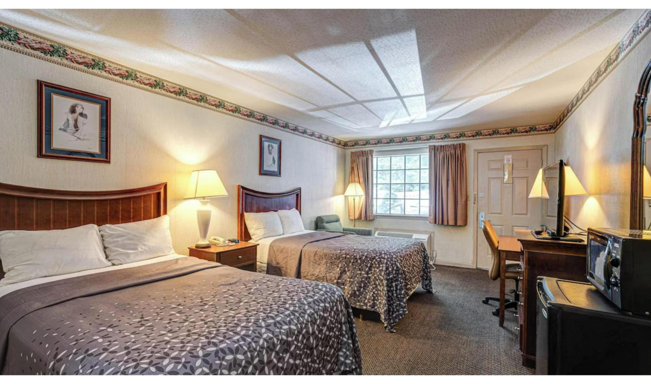 2 Queen Bed Smoking - Photo 1