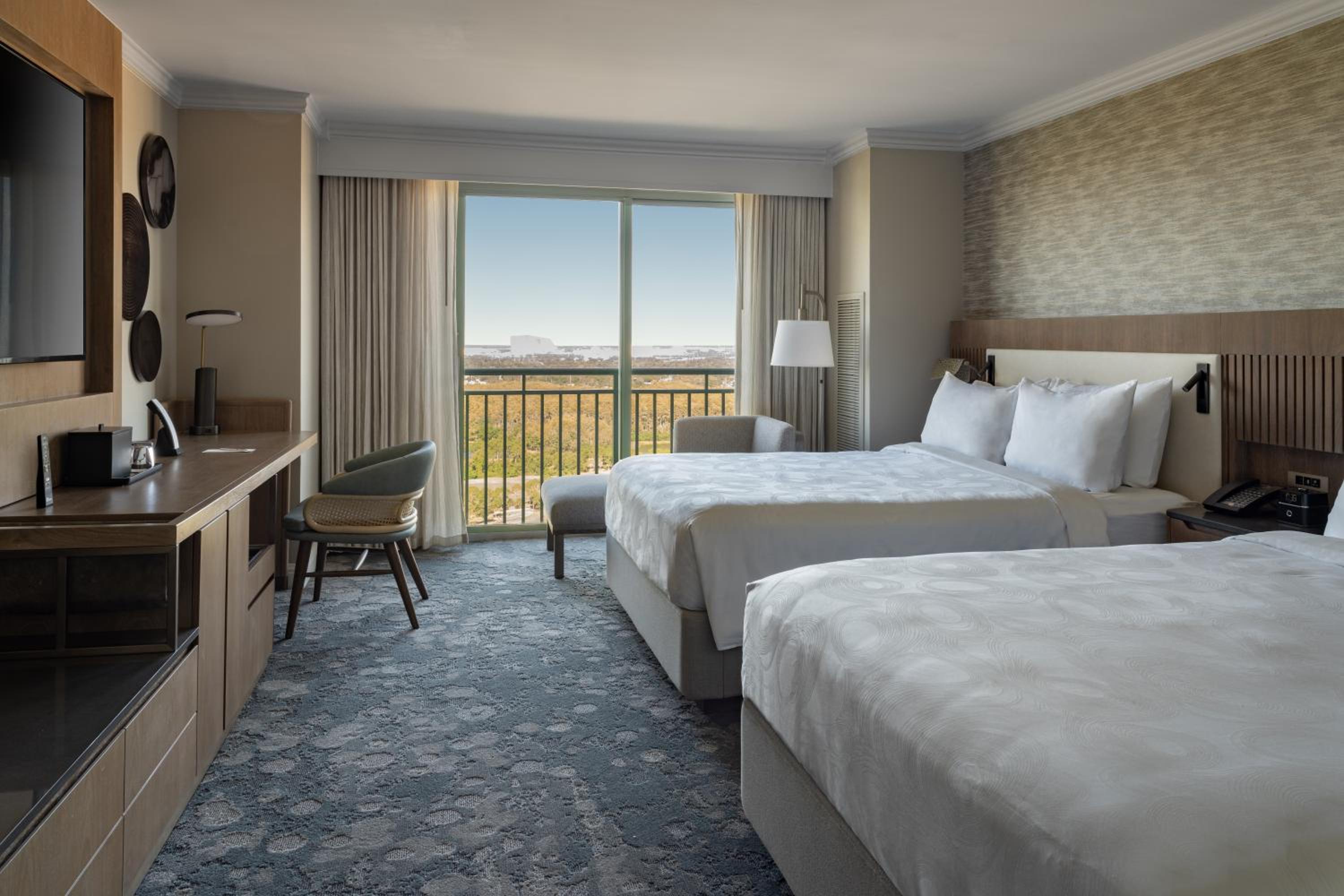 Queen Room - Lakefront/Hearing Accessible