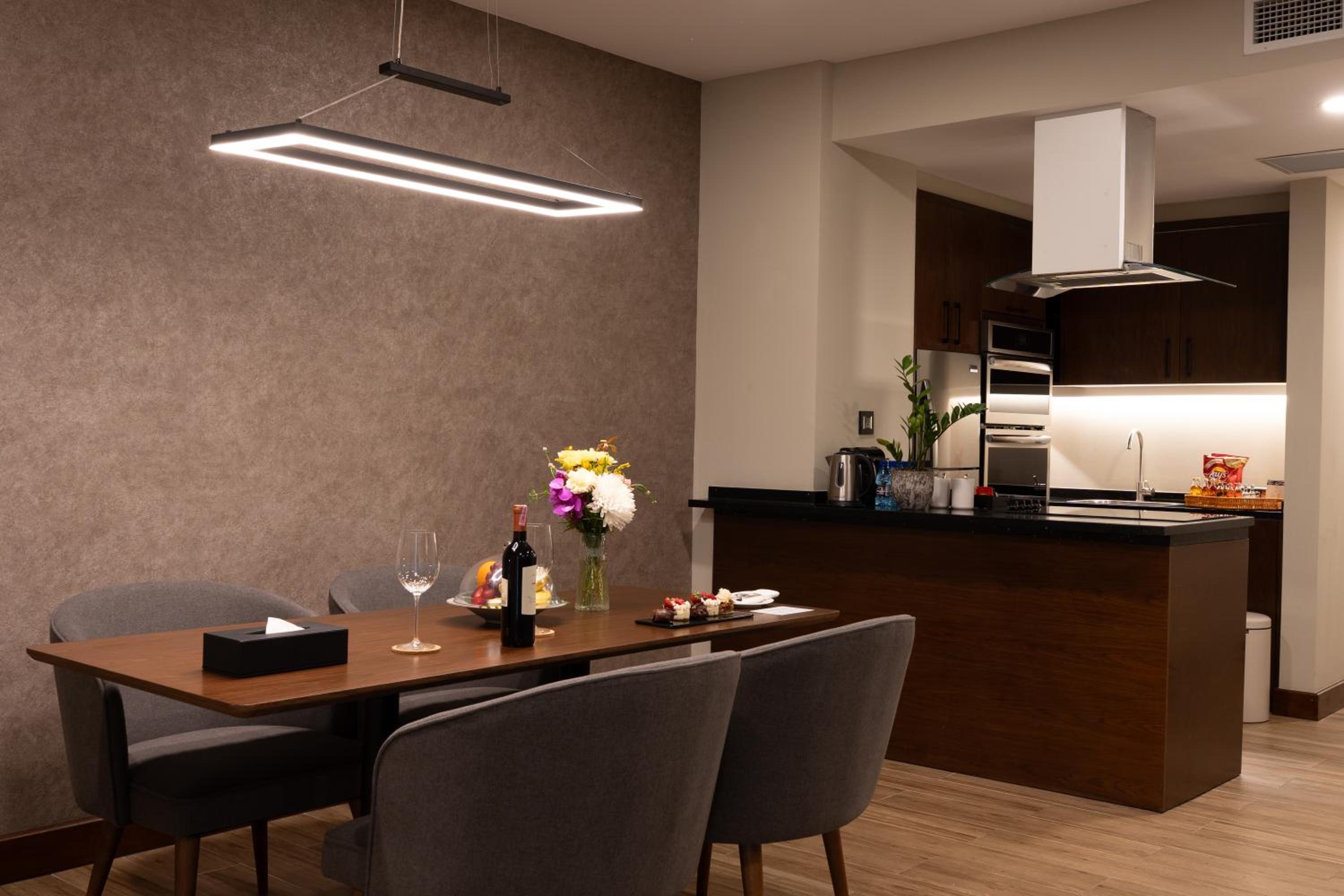 Business Suite photo 3