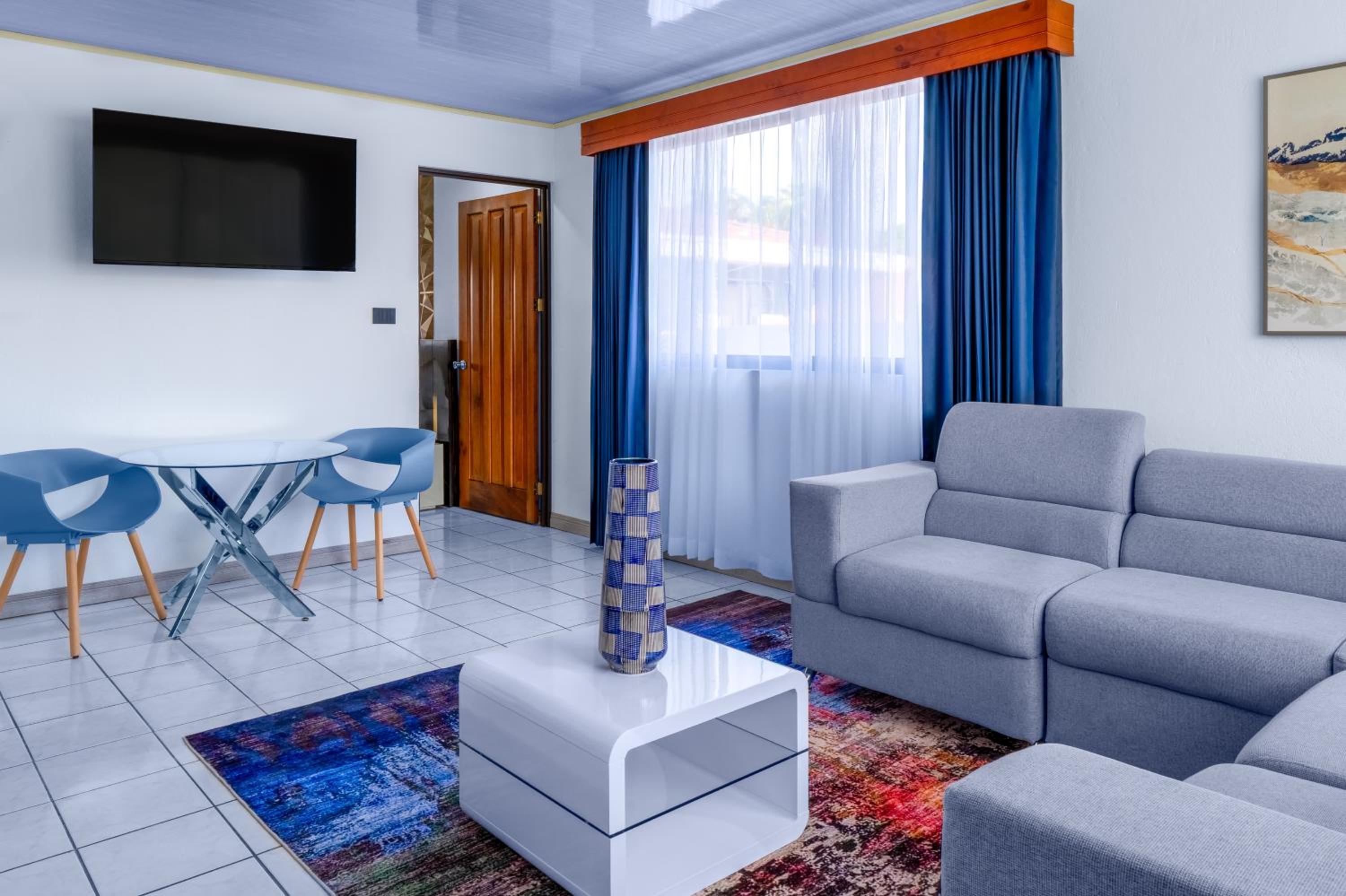 Deluxe Suite photo 2