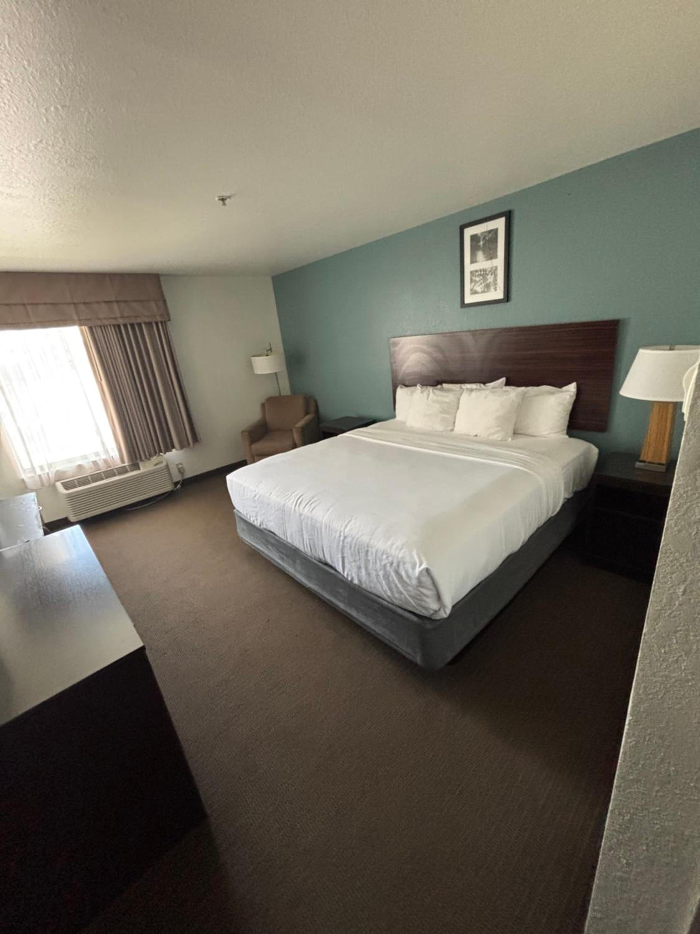Queen Room with Two Queen Beds - Accessible/Non-Smoking  photo 3