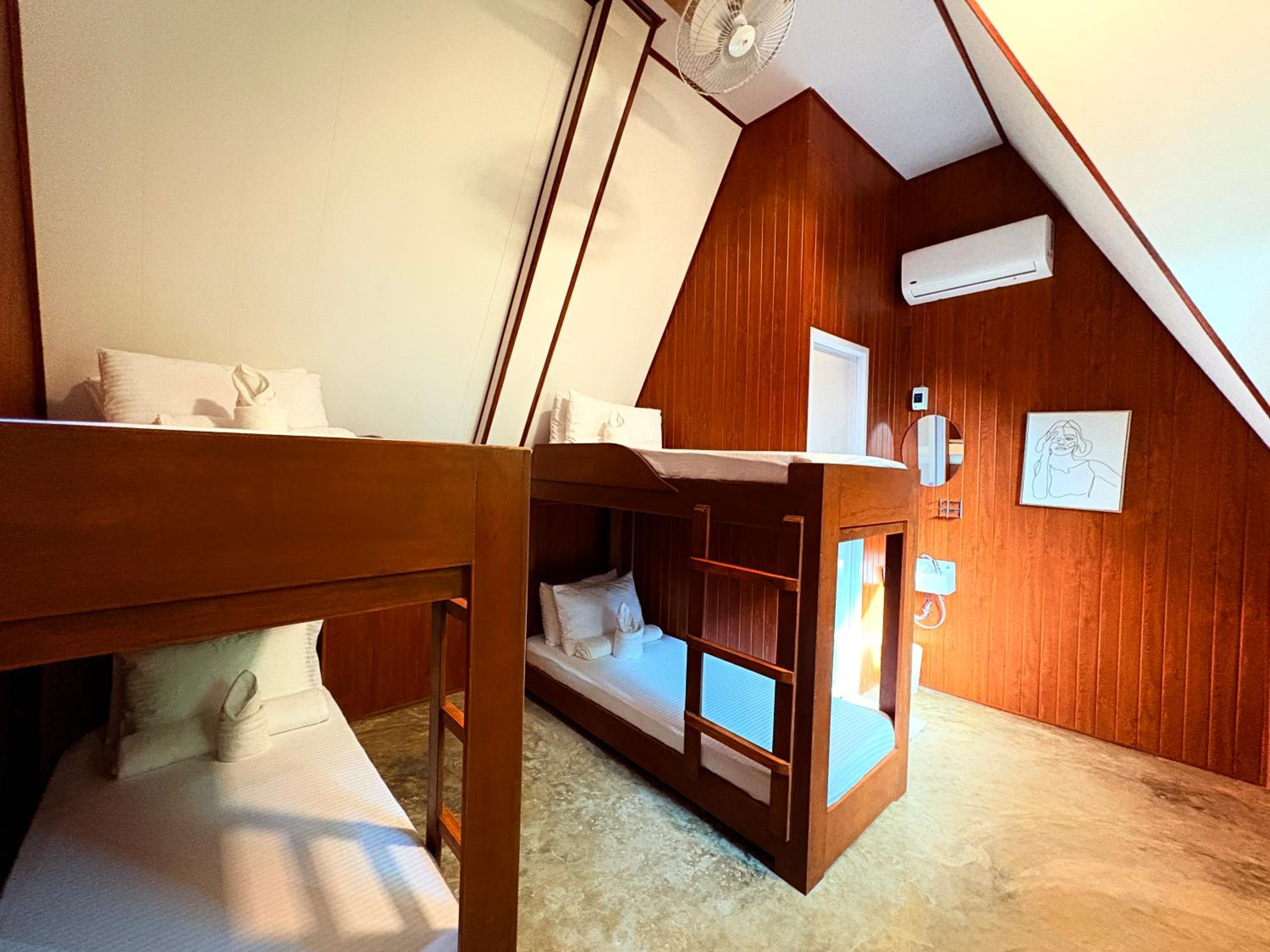 Quadruple Room with Private Bathroom