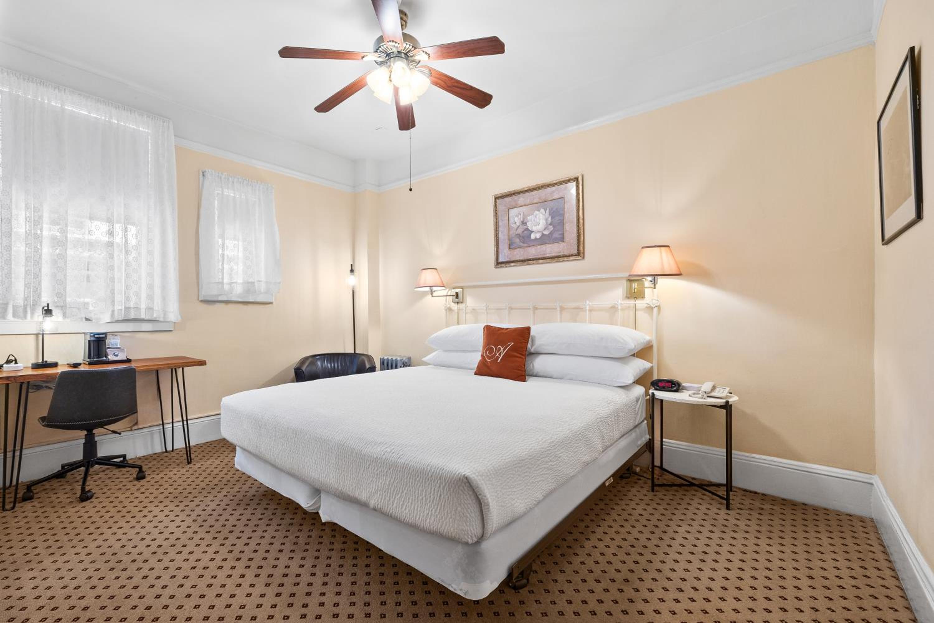 Queen Room - Disability Access photo 2