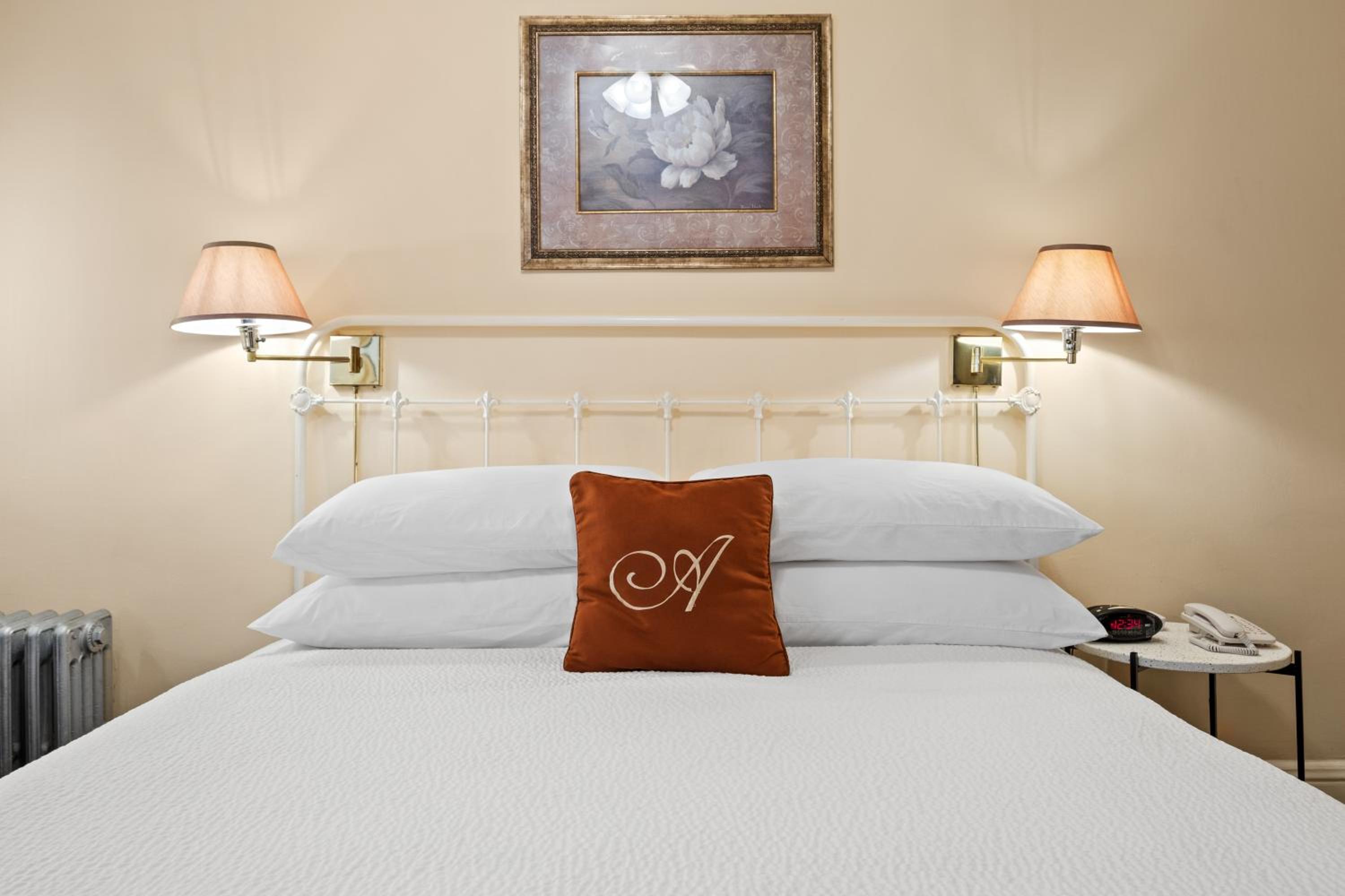 Queen Room - Disability Access photo 3