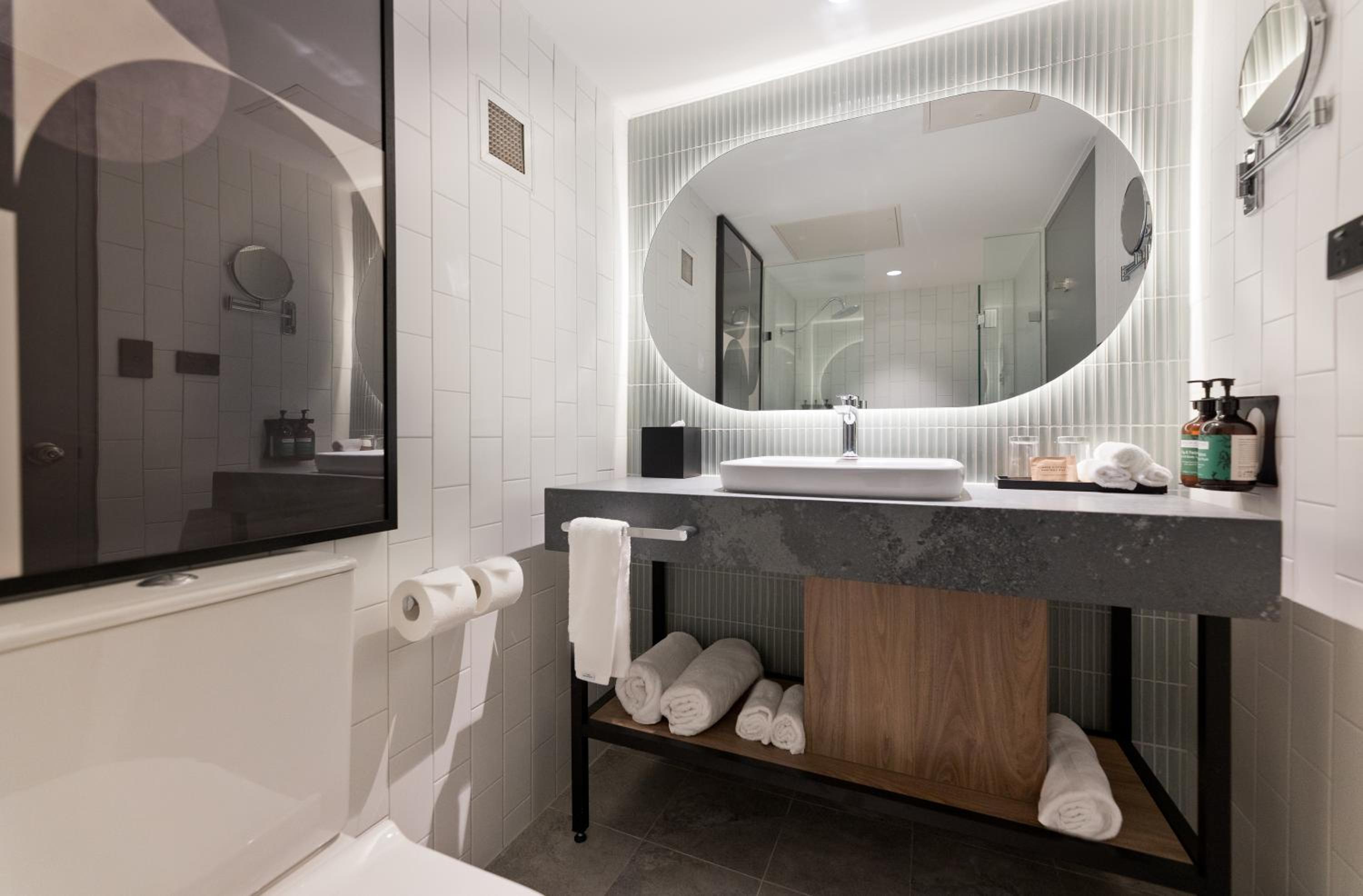 Premium King Room with Balcony and Swan River View - Photo 8