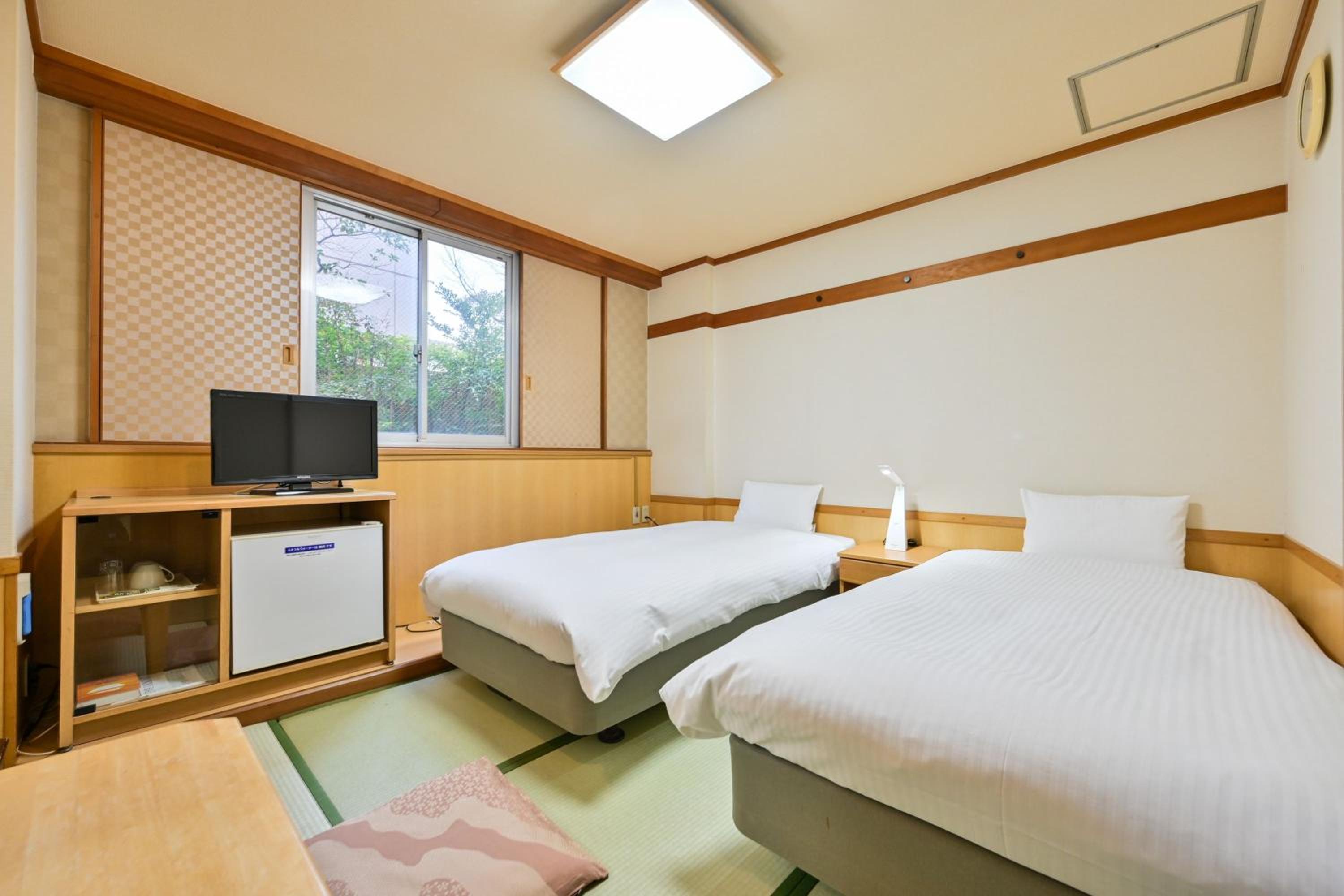 Japanese-Style Twin Room - Smoking photo 1
