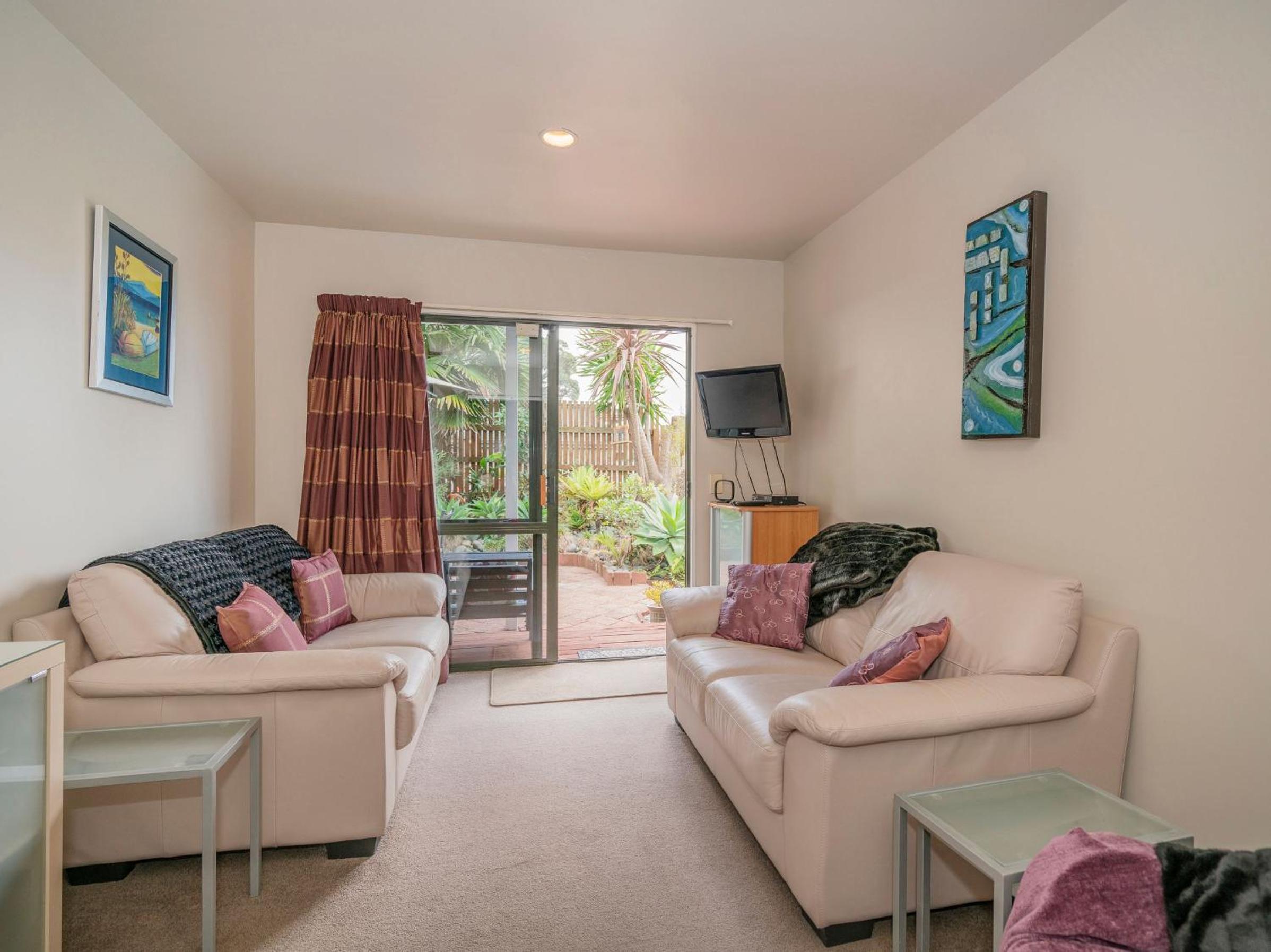 Two-Bedroom Apartment with Balcony photo 2