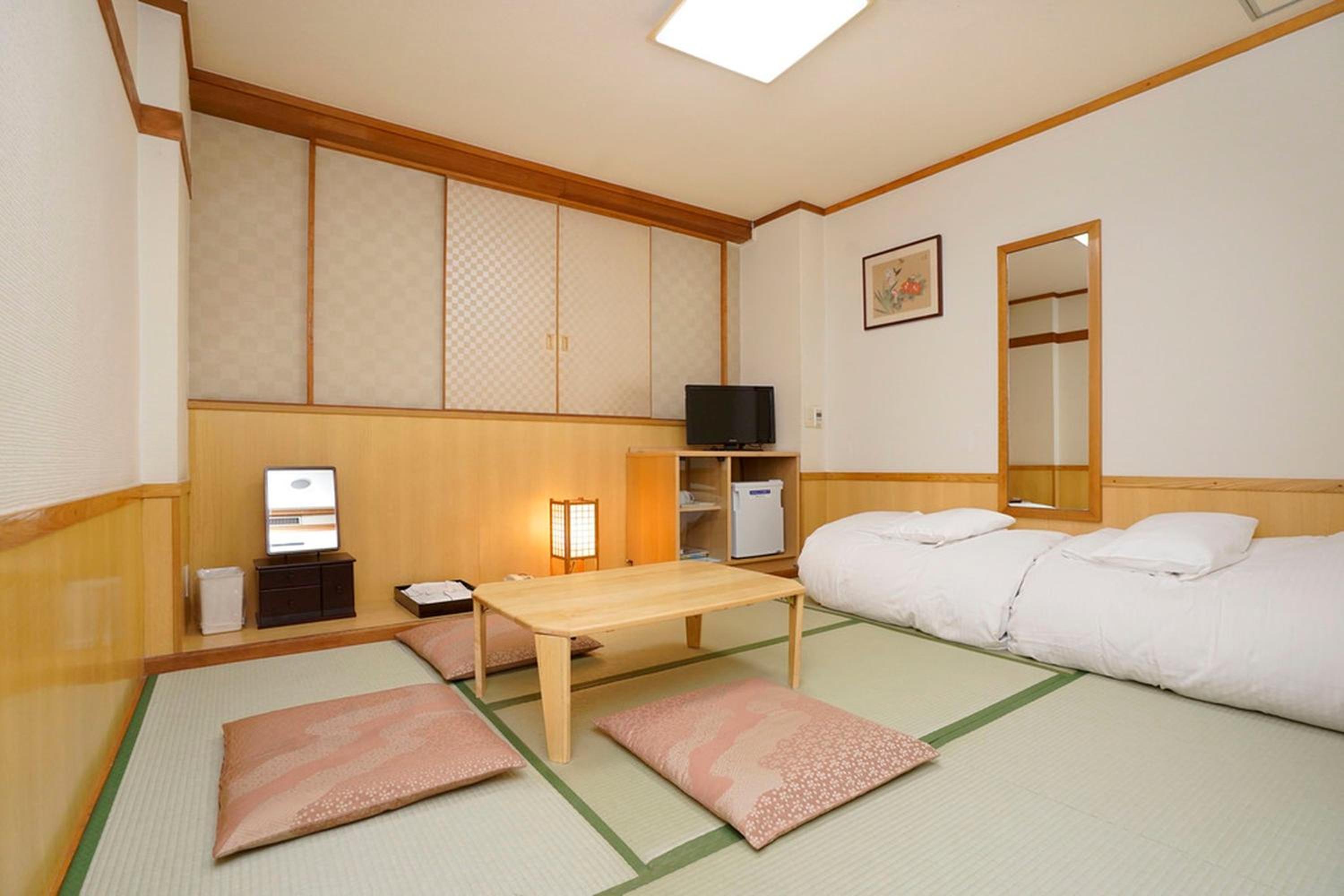 Japanese-Style Room with 6 Tatami - Smoking photo 3