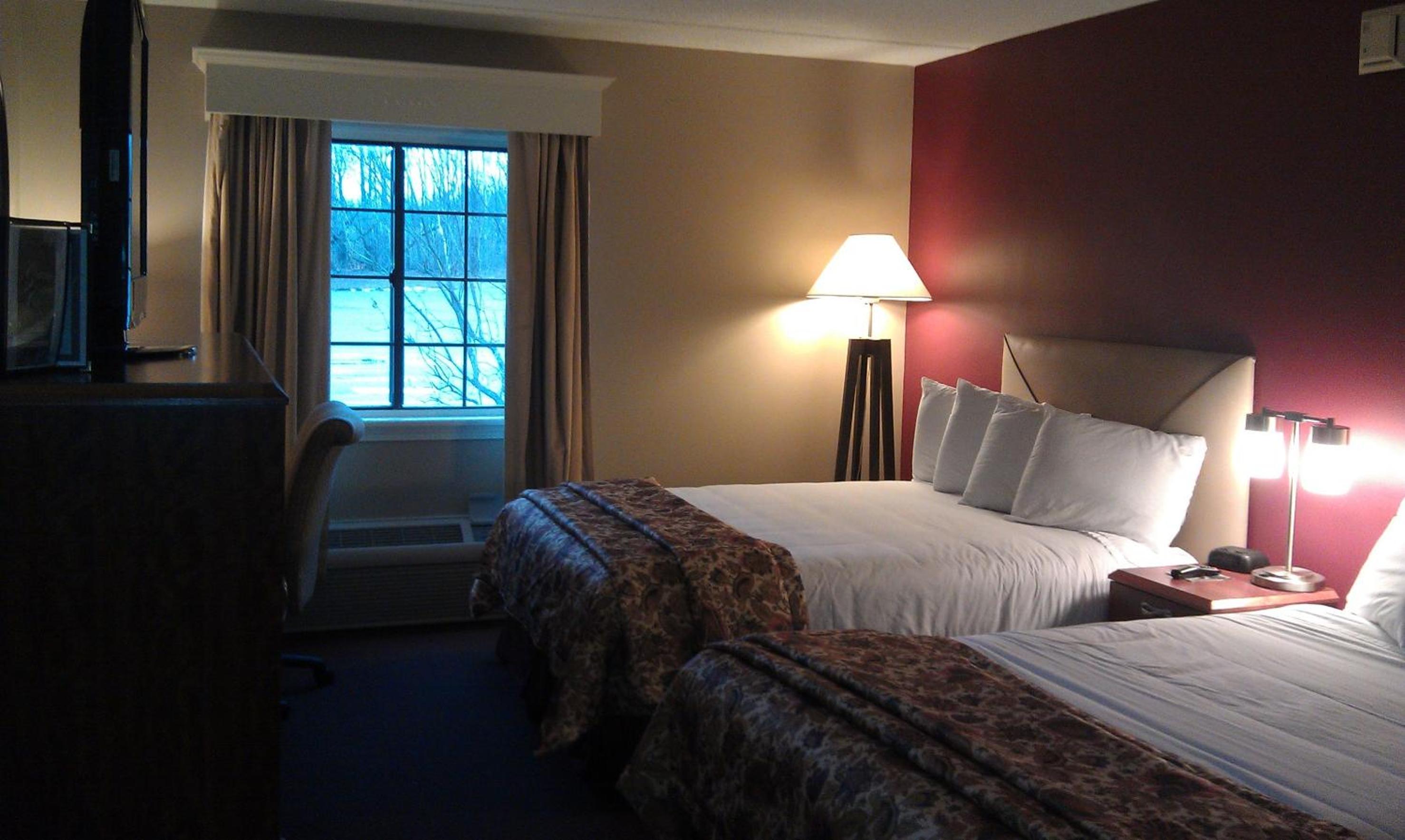Queen Room with Two Queen Beds - Photo 9