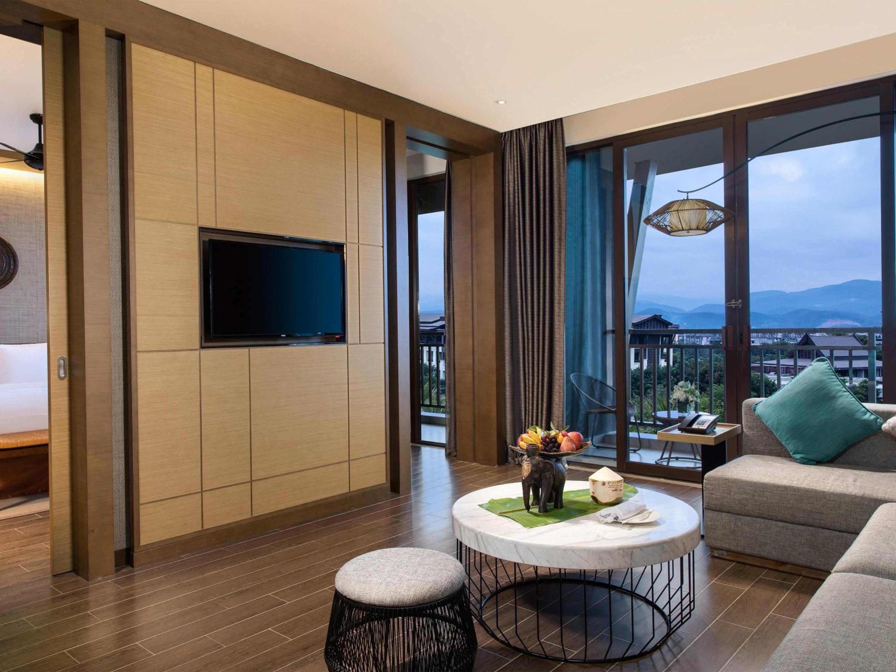 Deluxe Suite with Balcony and Park View