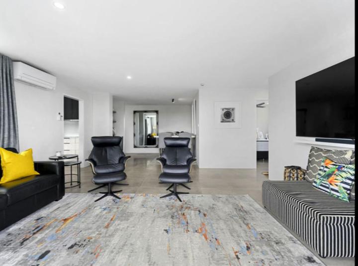 Two-Bedroom Apartment with Balcony photo 2