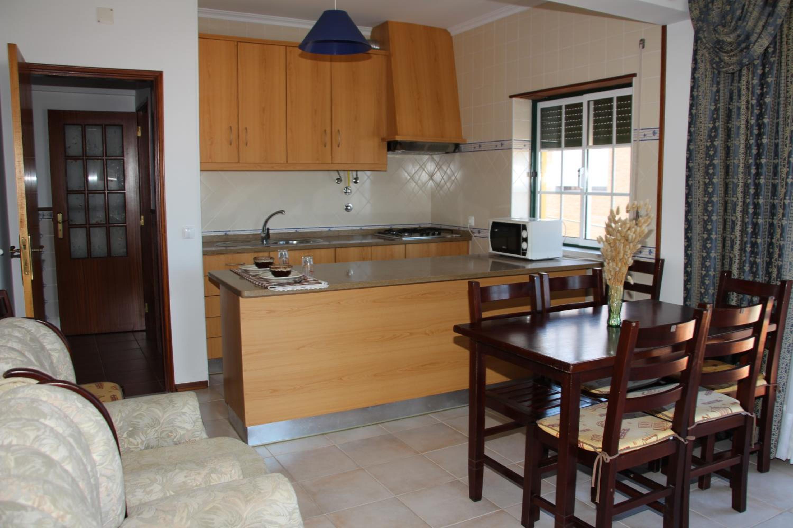 Family Room - Photo 2
