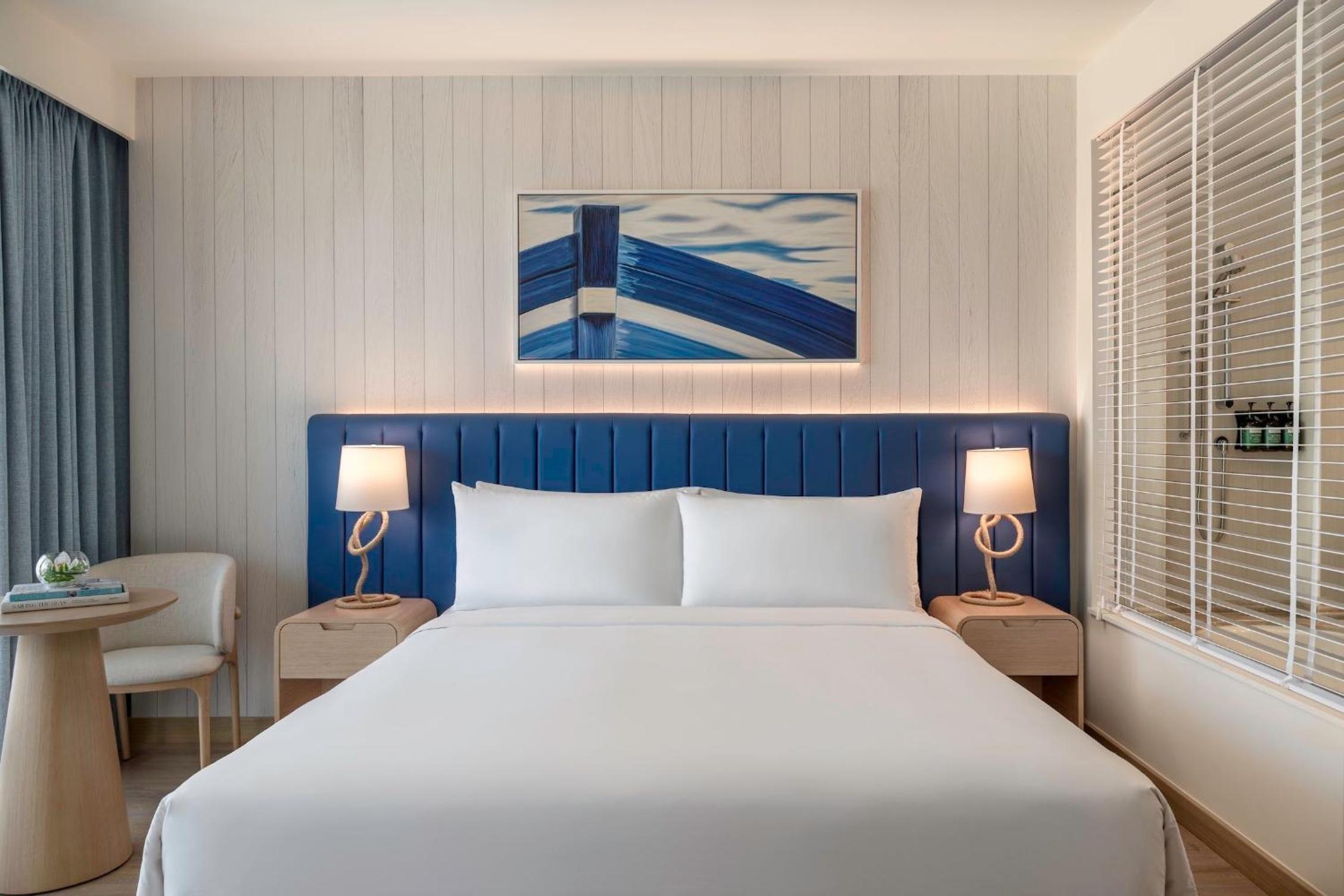 Deluxe King Room with Sea View and Balcony - Theme Park Access — photo 4