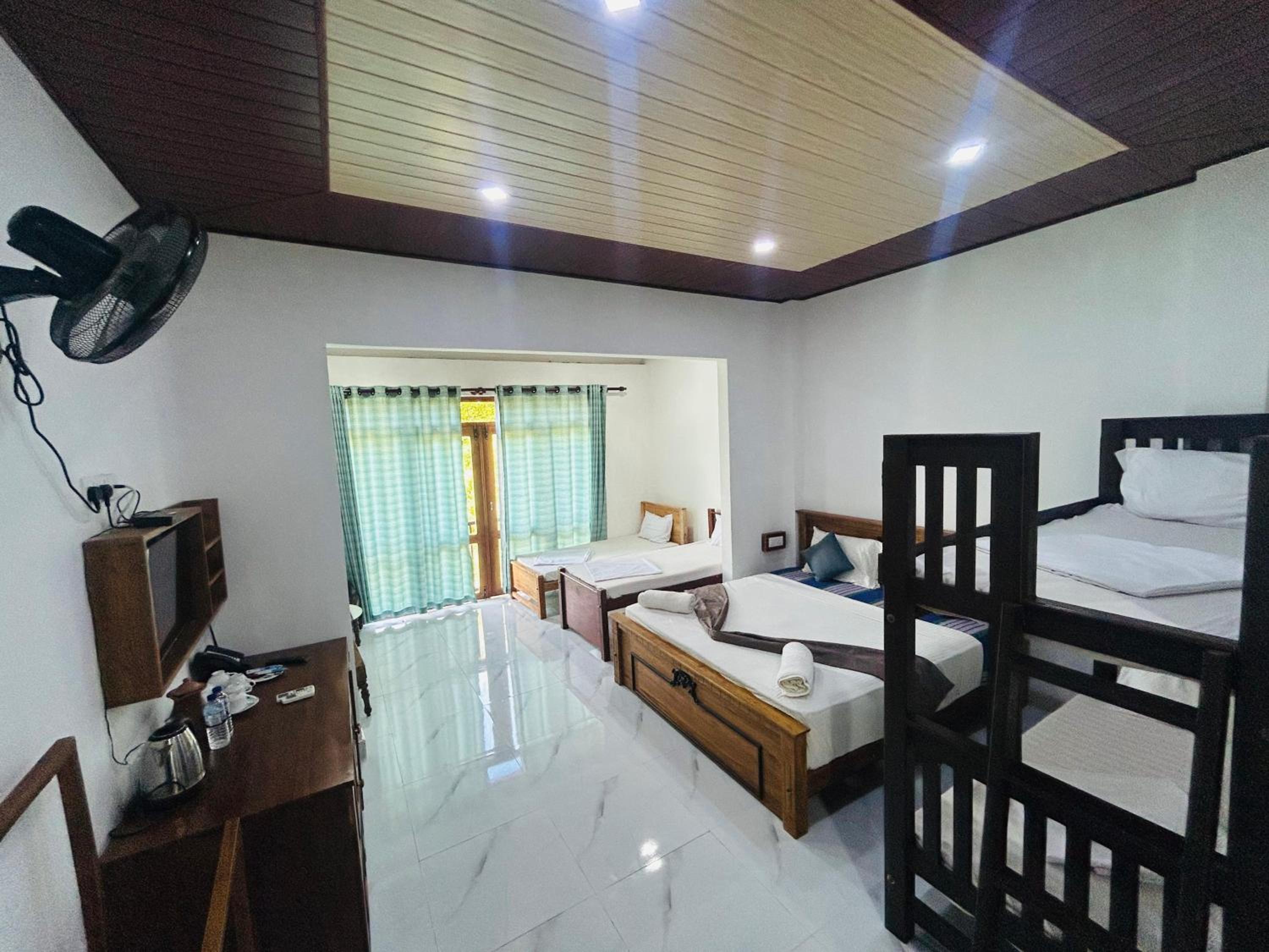 Deluxe Family Room