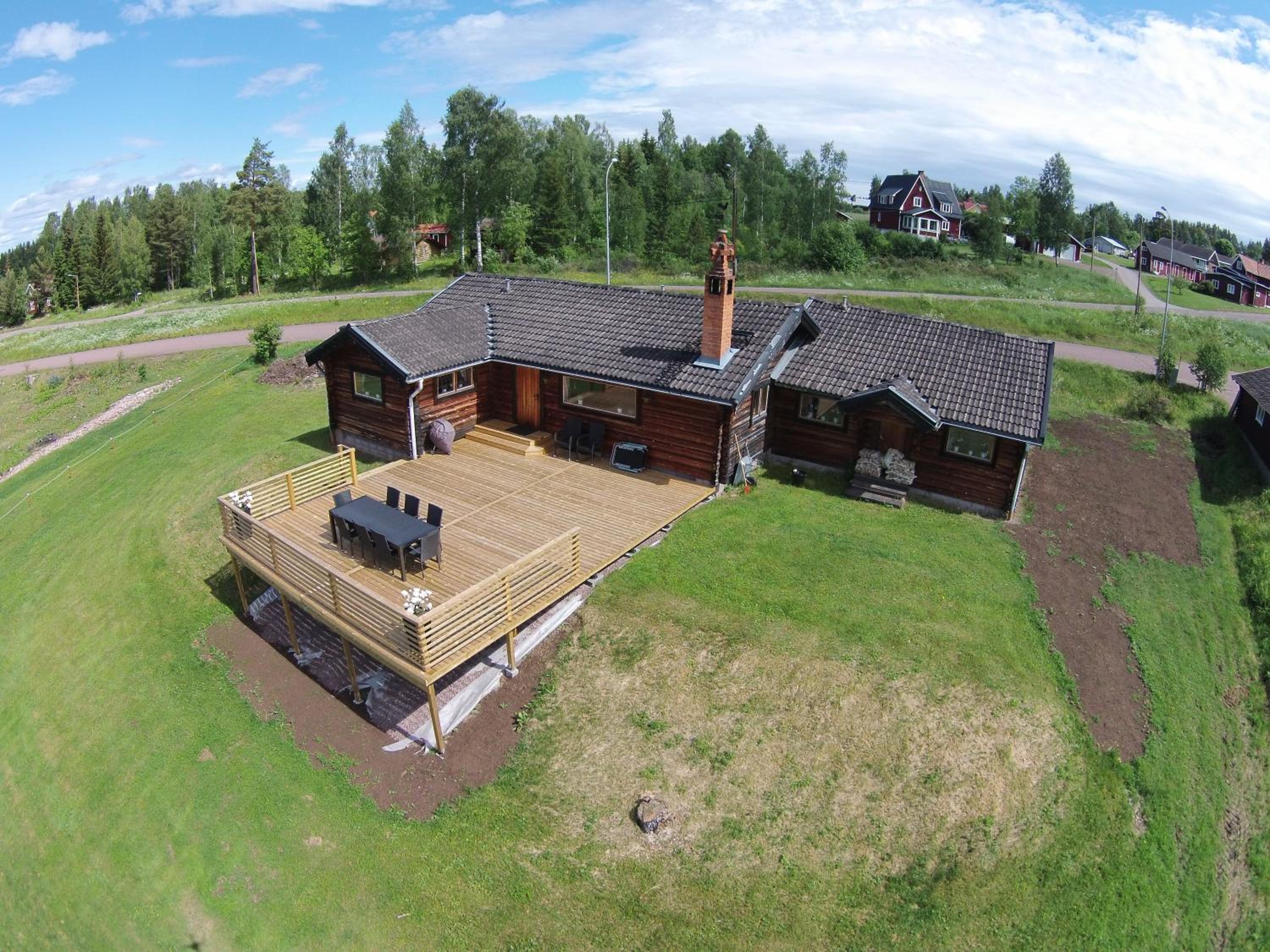 Three-Bedroom House - Photo 11
