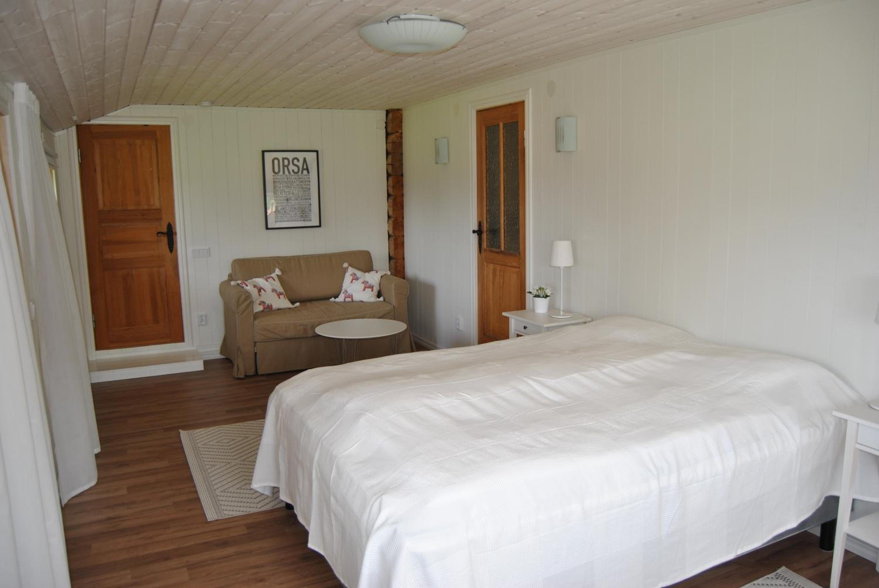 Three-Bedroom House - Photo 9