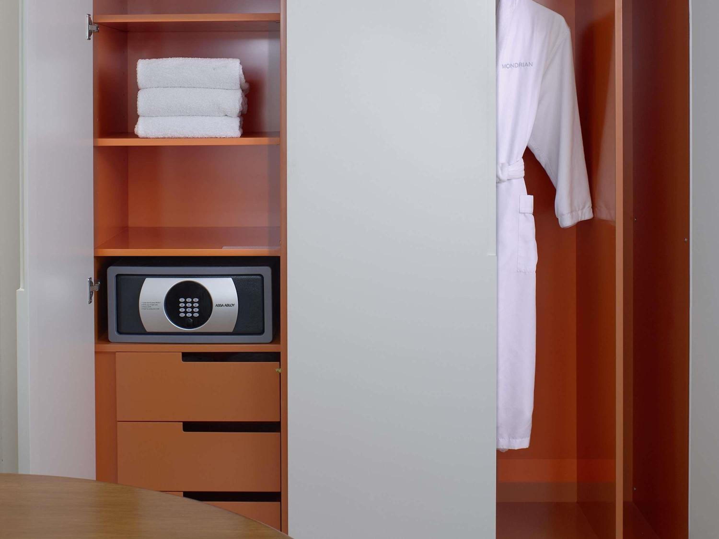 Deluxe Studio Suite - Mobility Accessible