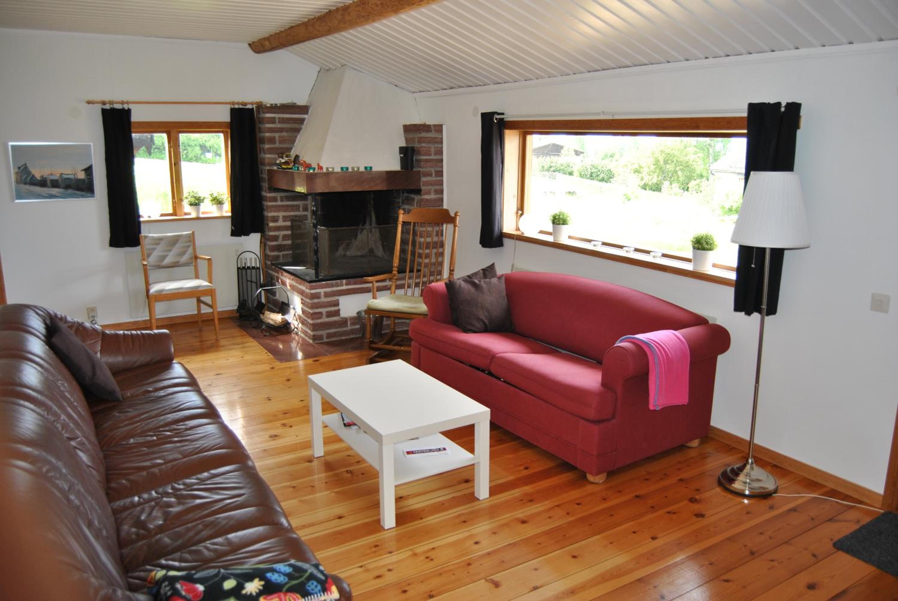 Three-Bedroom House - Photo 4