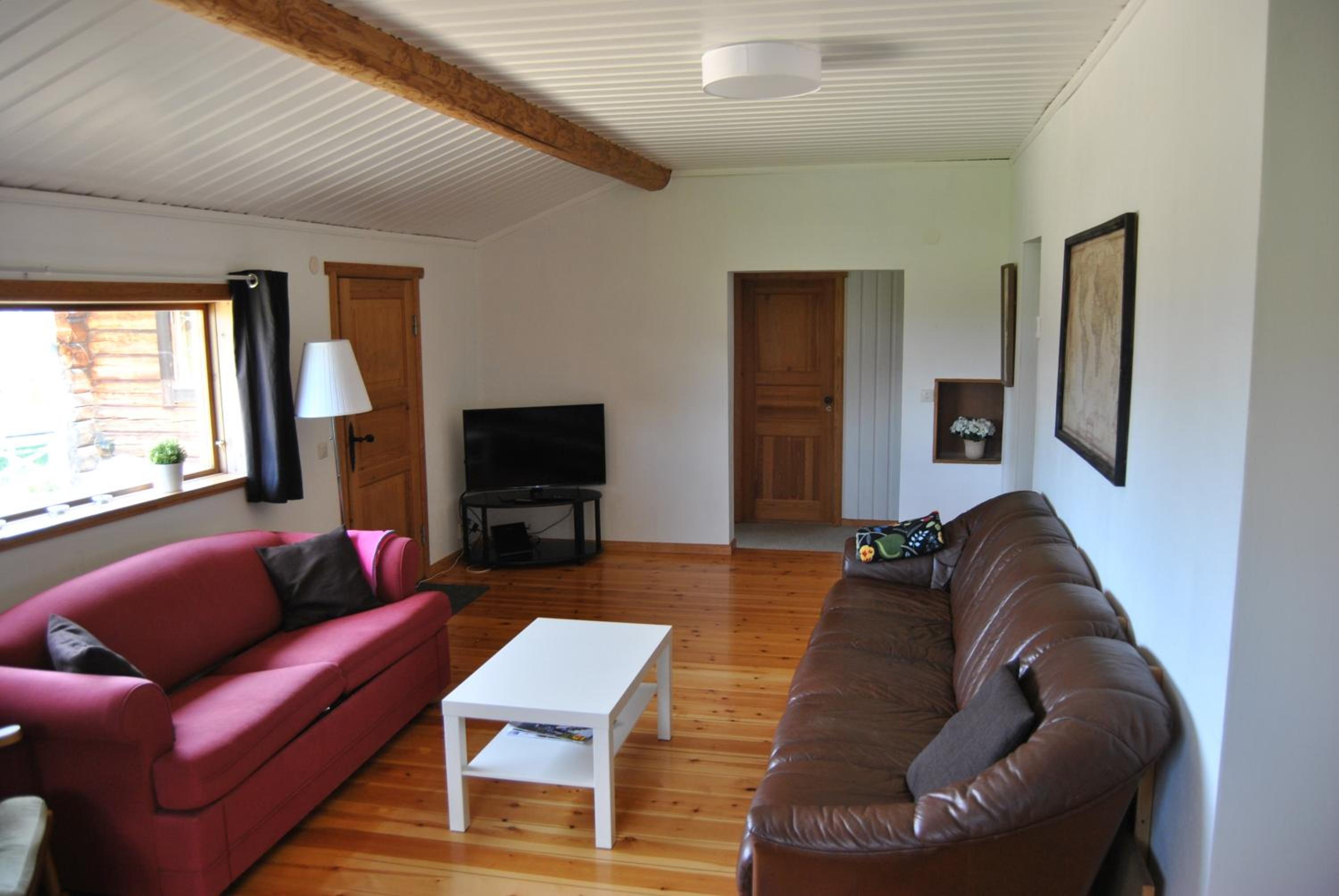 Three-Bedroom House - Photo 3