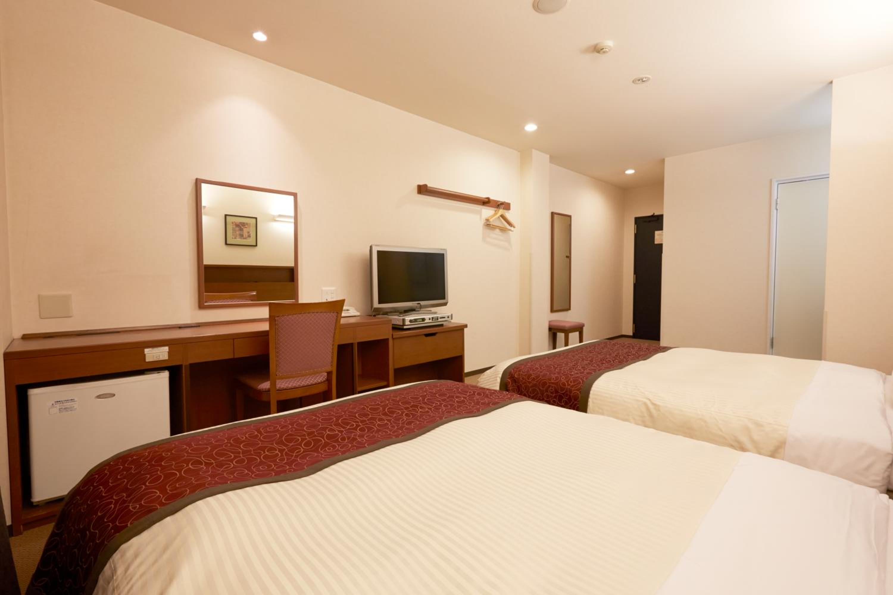 Twin Room - Non-Smoking photo 2