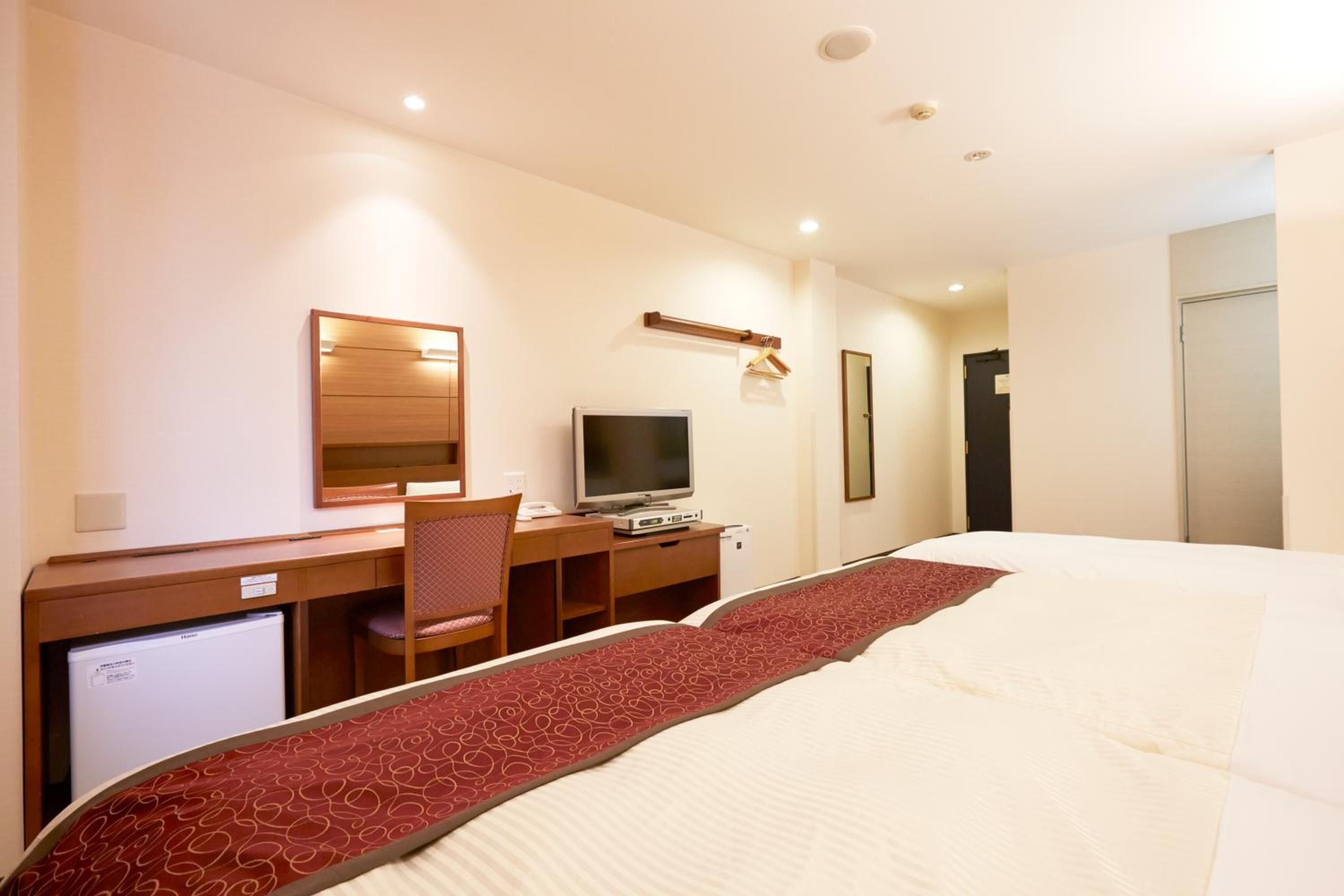 Twin Room with Extra Bed - Non-Smoking photo 3