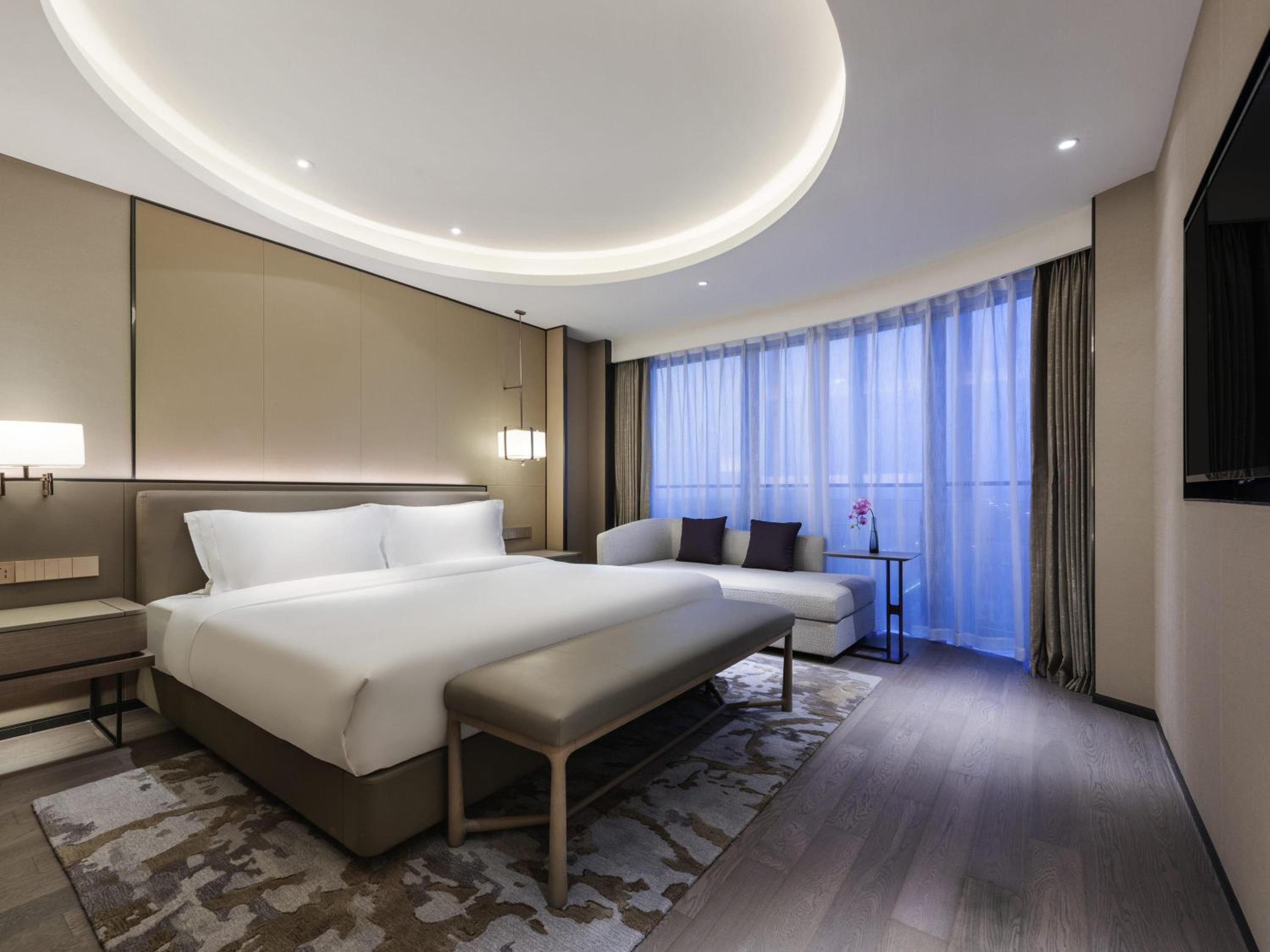 Deluxe King Suite
