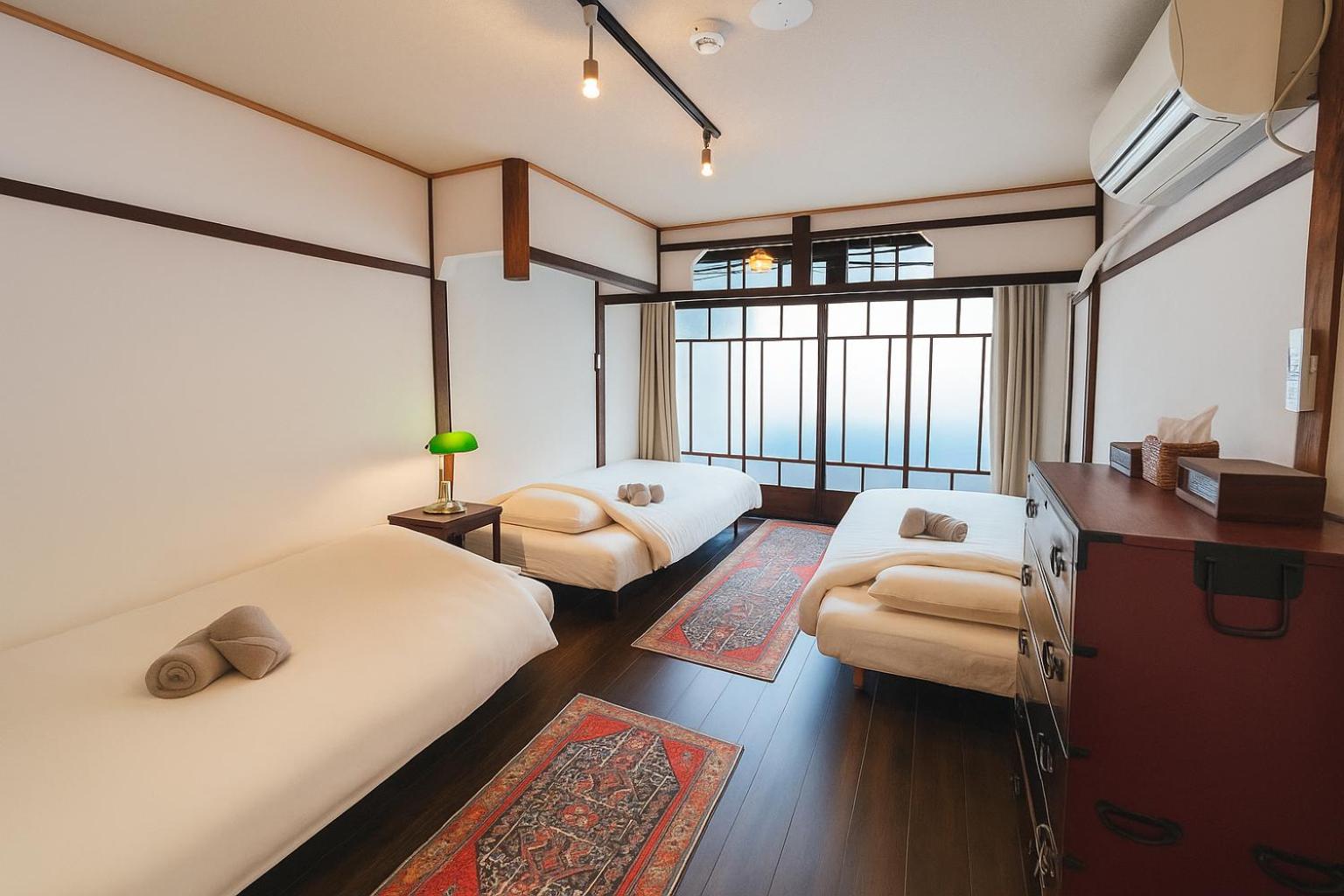 Economy Triple Room with Shared Bathroom photo 2