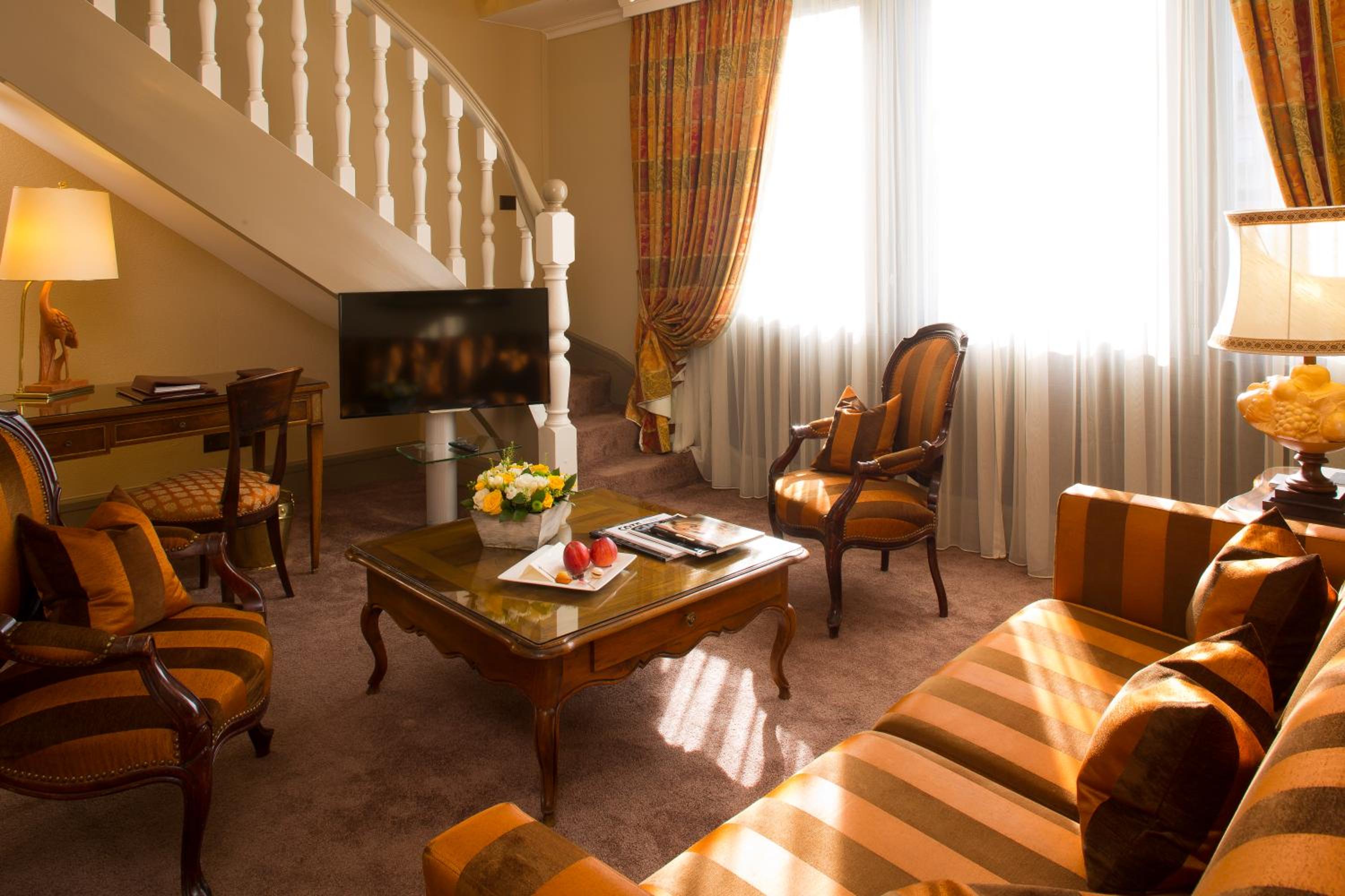 Duplex Suite with Queen Bed