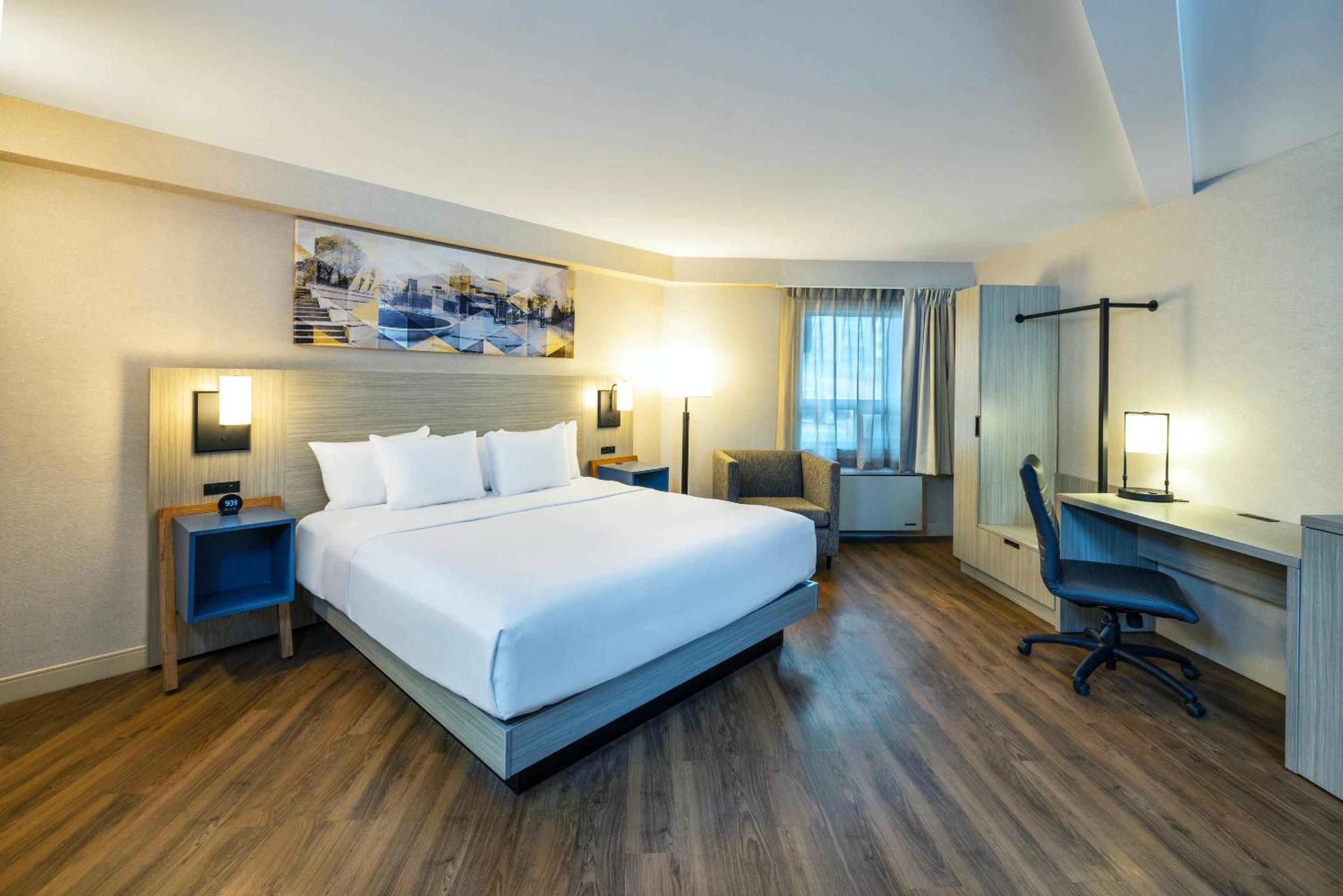 Superior King Room - Non-Smoking - Photo 1