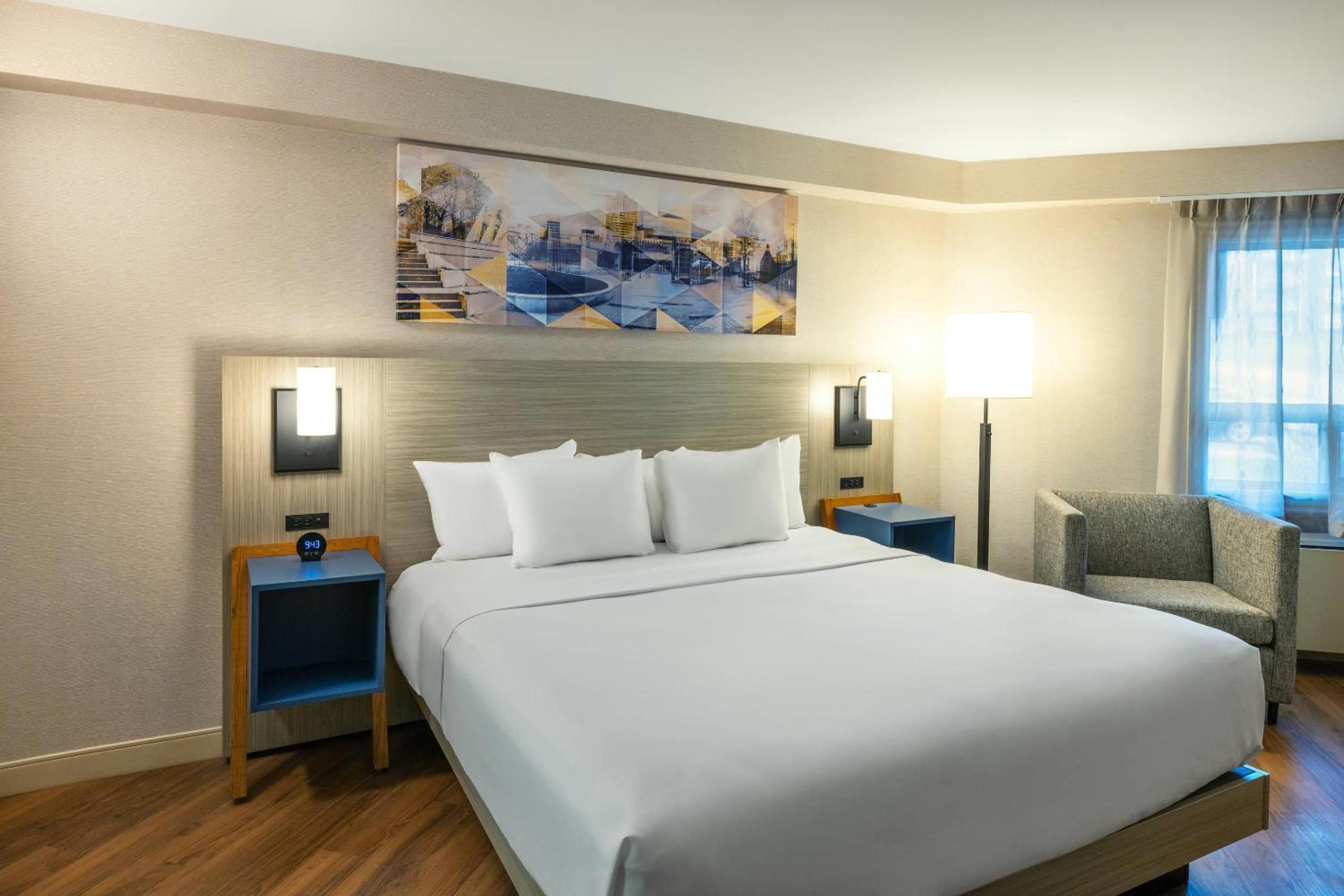 Superior King Room - Non-Smoking - Photo 3