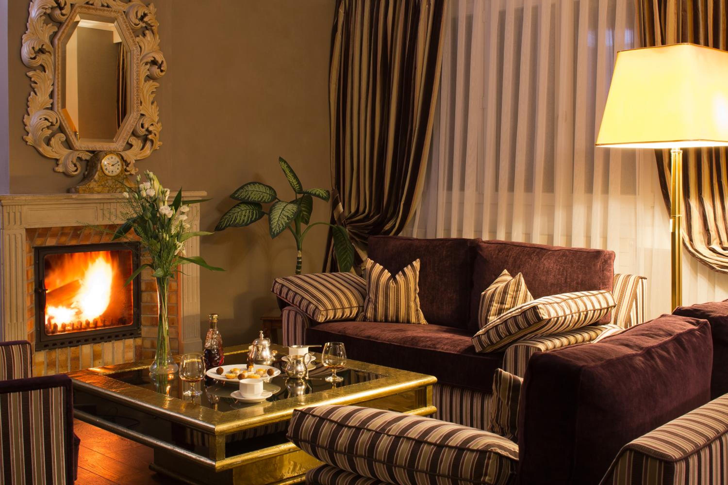 Suite with Queen Bed
