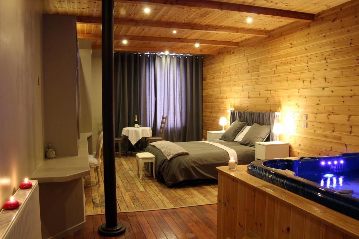 Double Room with Spa Bath - Photo 1
