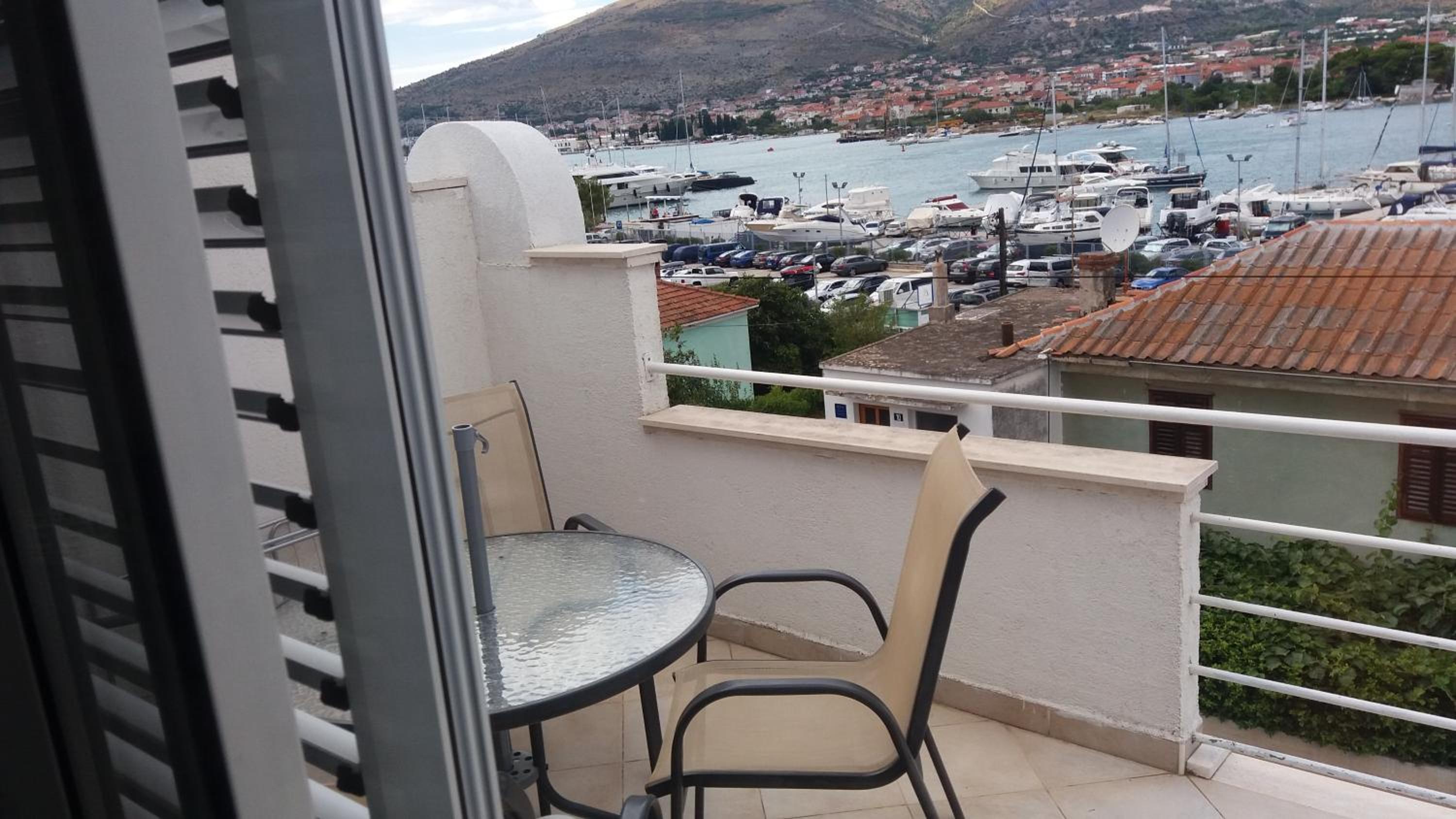 Apartment with Terrace and Sea View - Photo 40