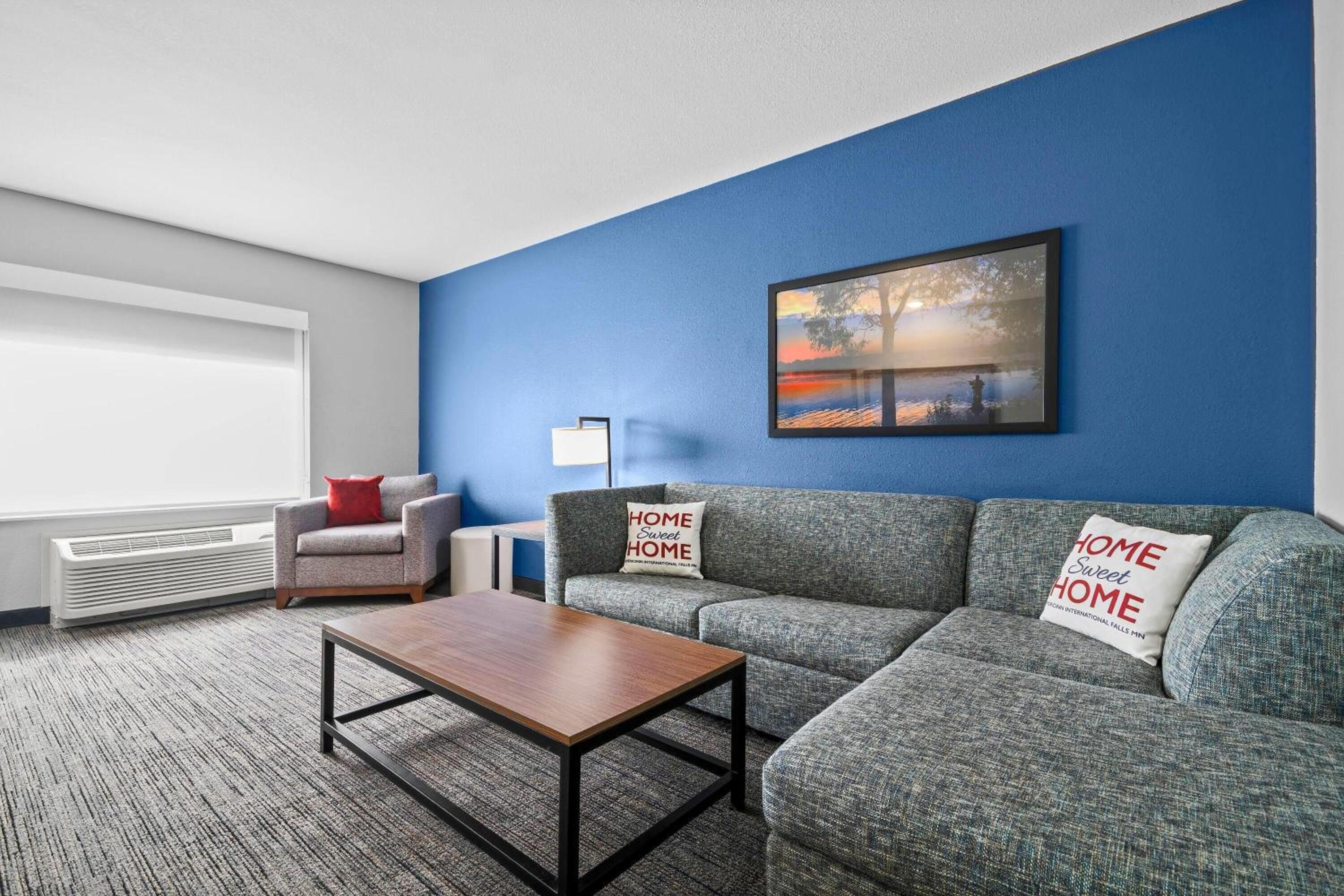 One-Bedroom King Suite - Non-Smoking photo 3