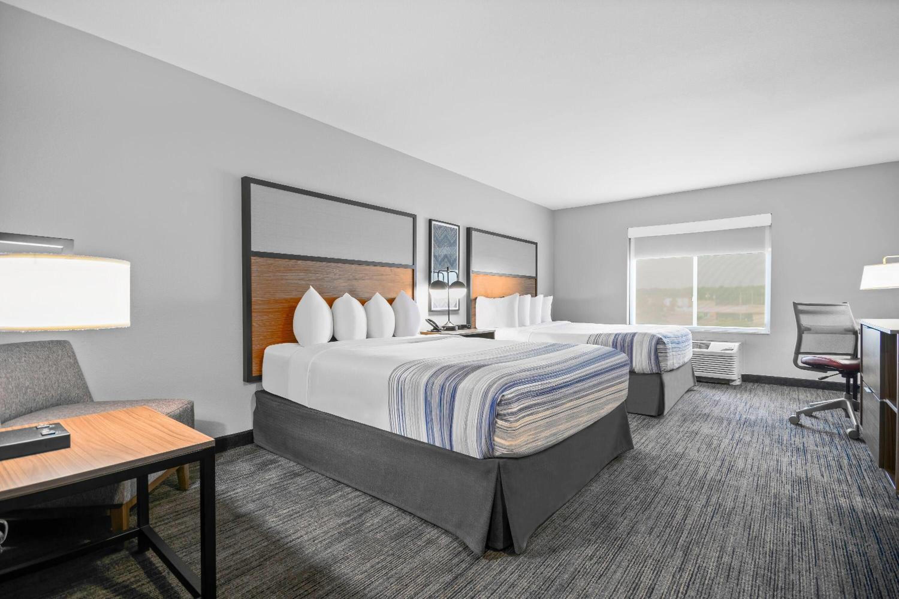 2 Queen Beds, Mobility Accessible Suite, Bathtub w/ Grab Bars, Non-Smoking photo 2