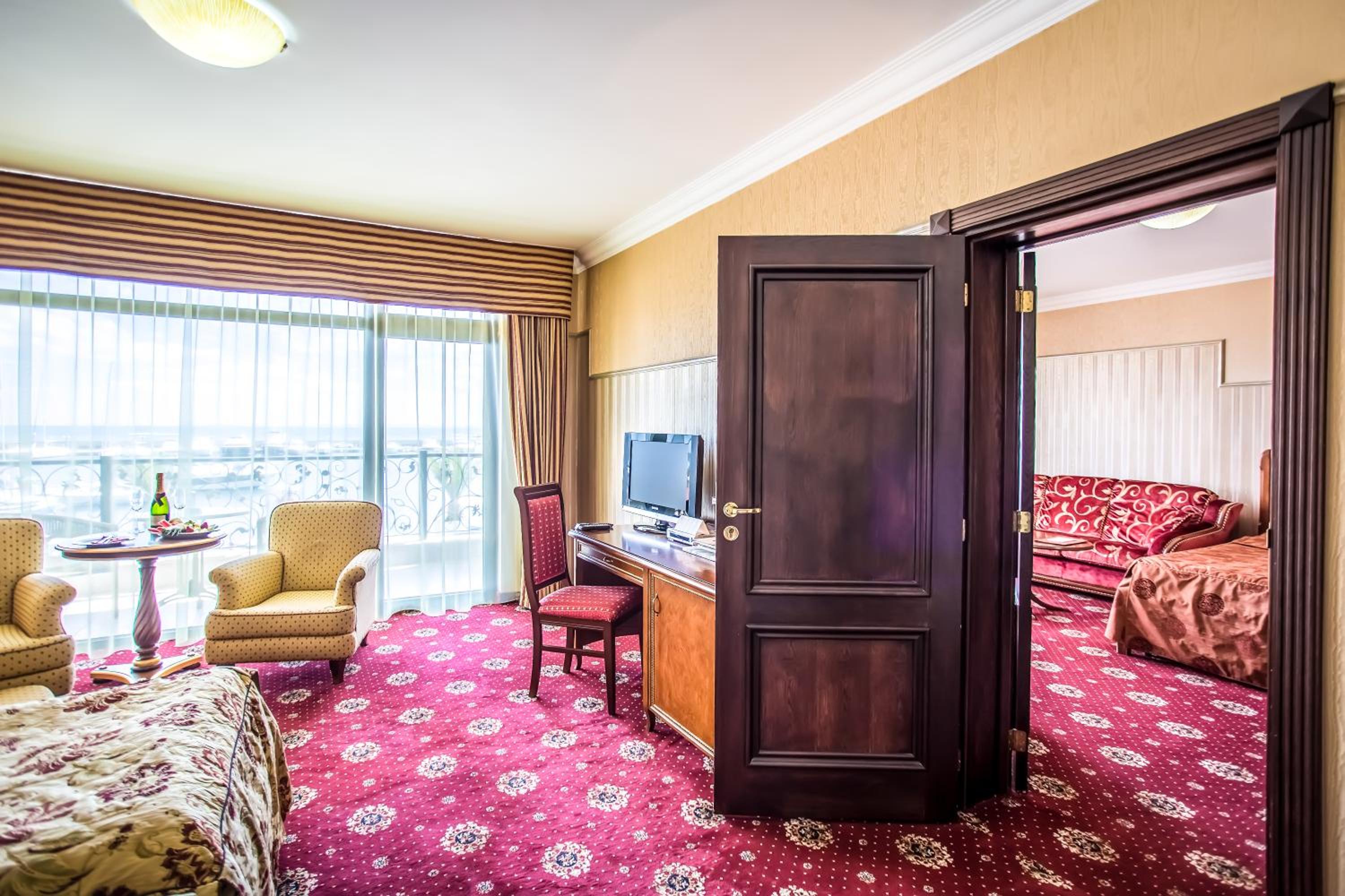 Family Room with Sea View - Photo 7