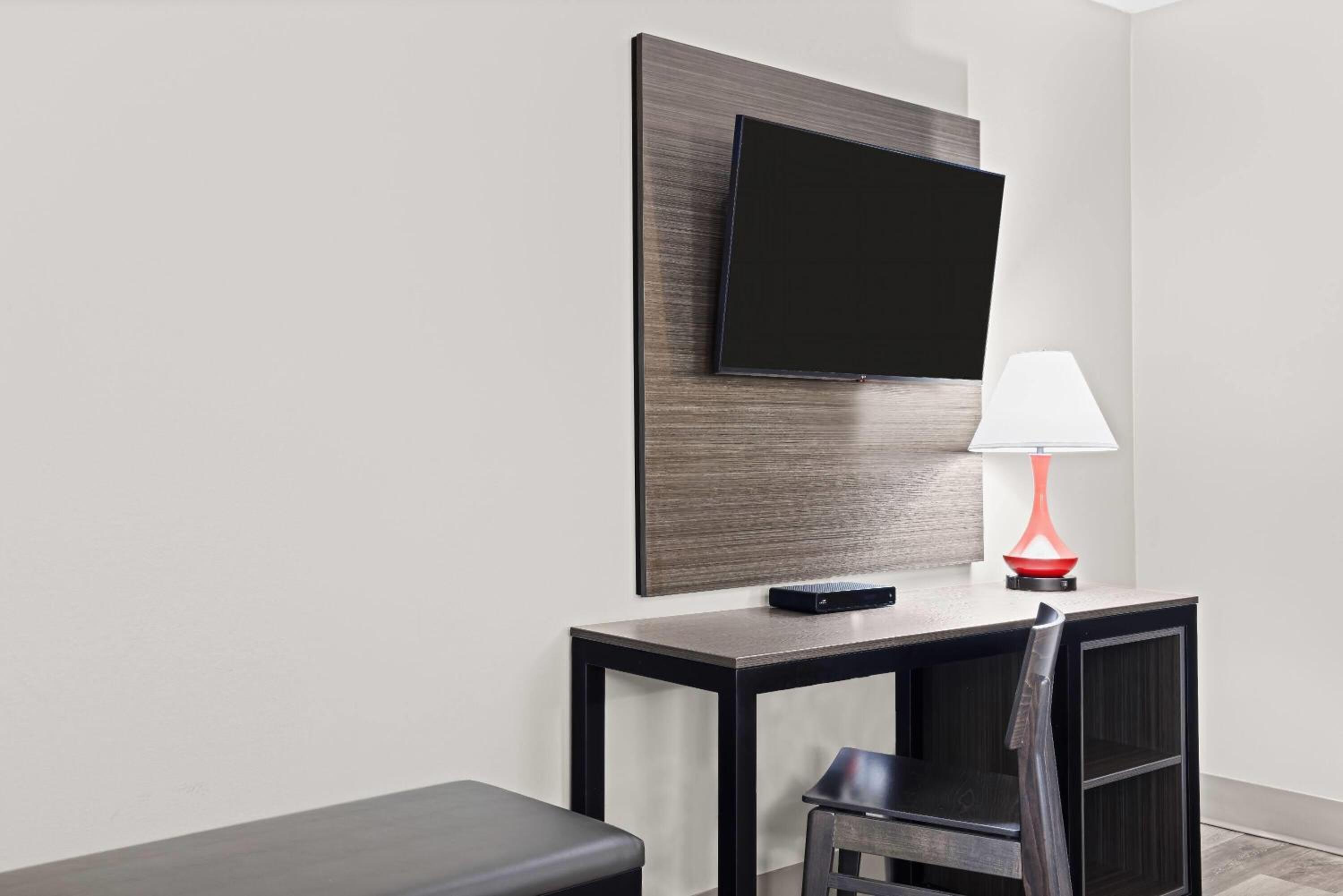 Studio Suite with One King Bed - Ground Floor - Non-Smoking - Photo 4