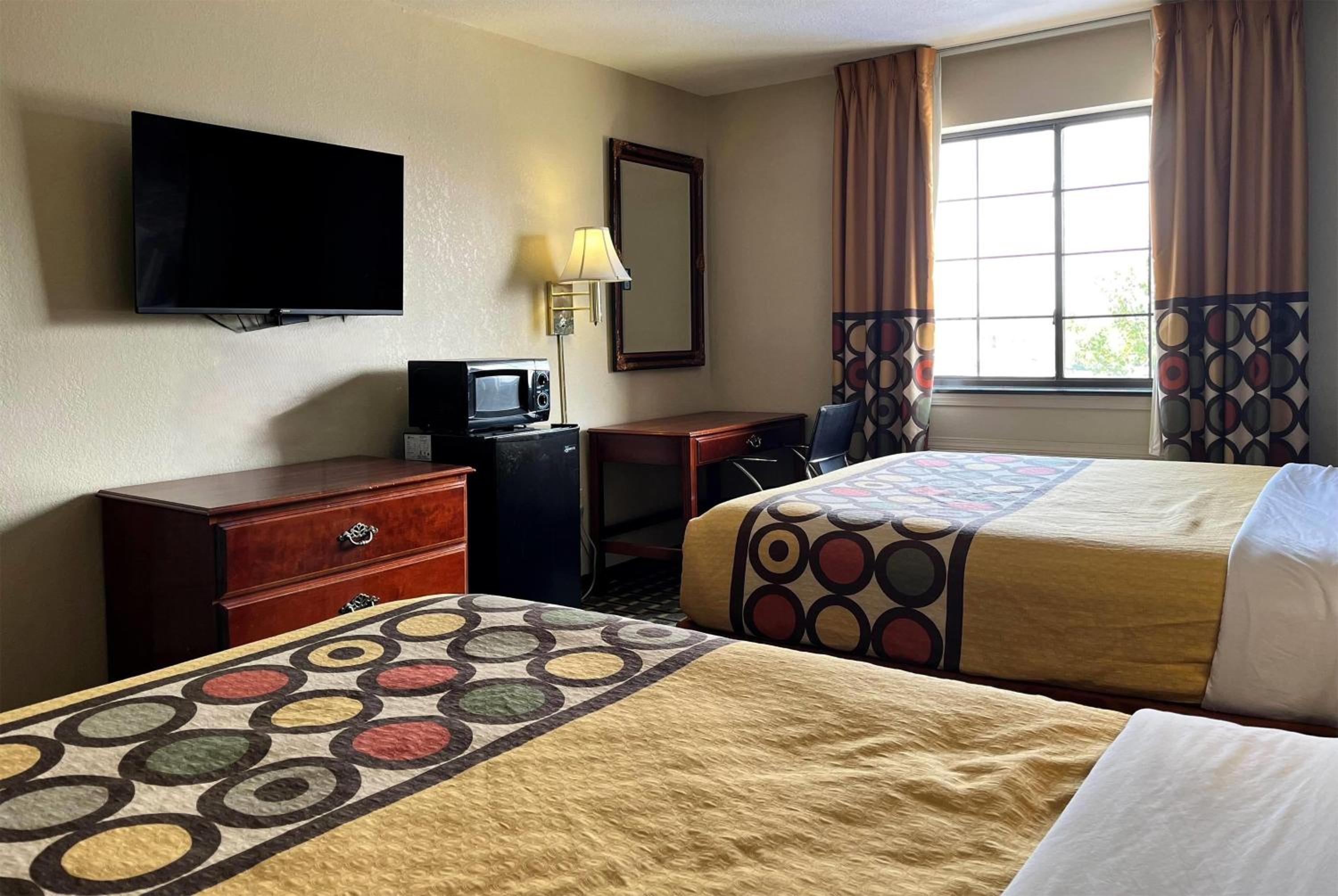 Studio Suite with Two Queen Beds - Non-Smoking photo 1