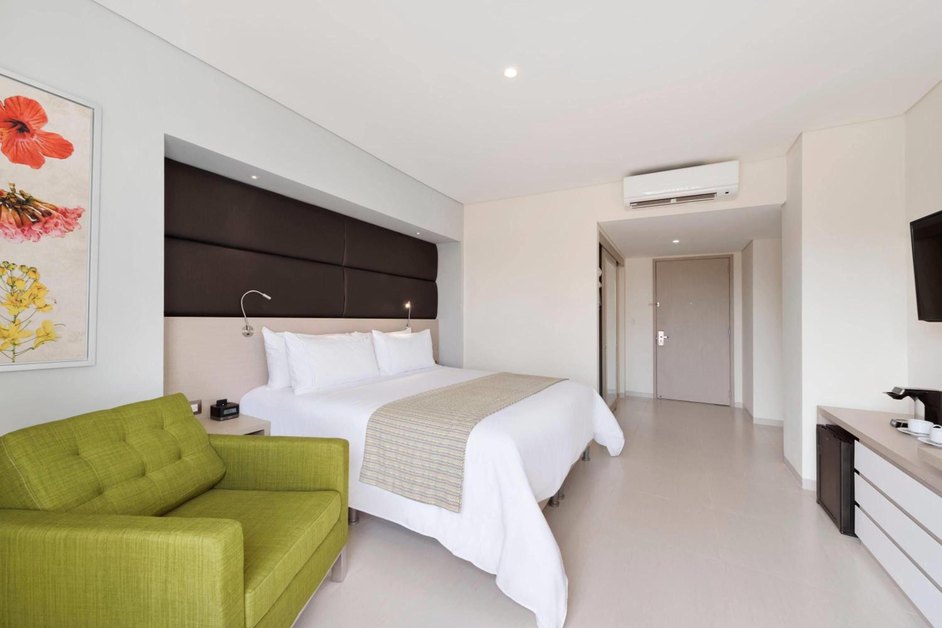 King Room - Non-Smoking photo 1