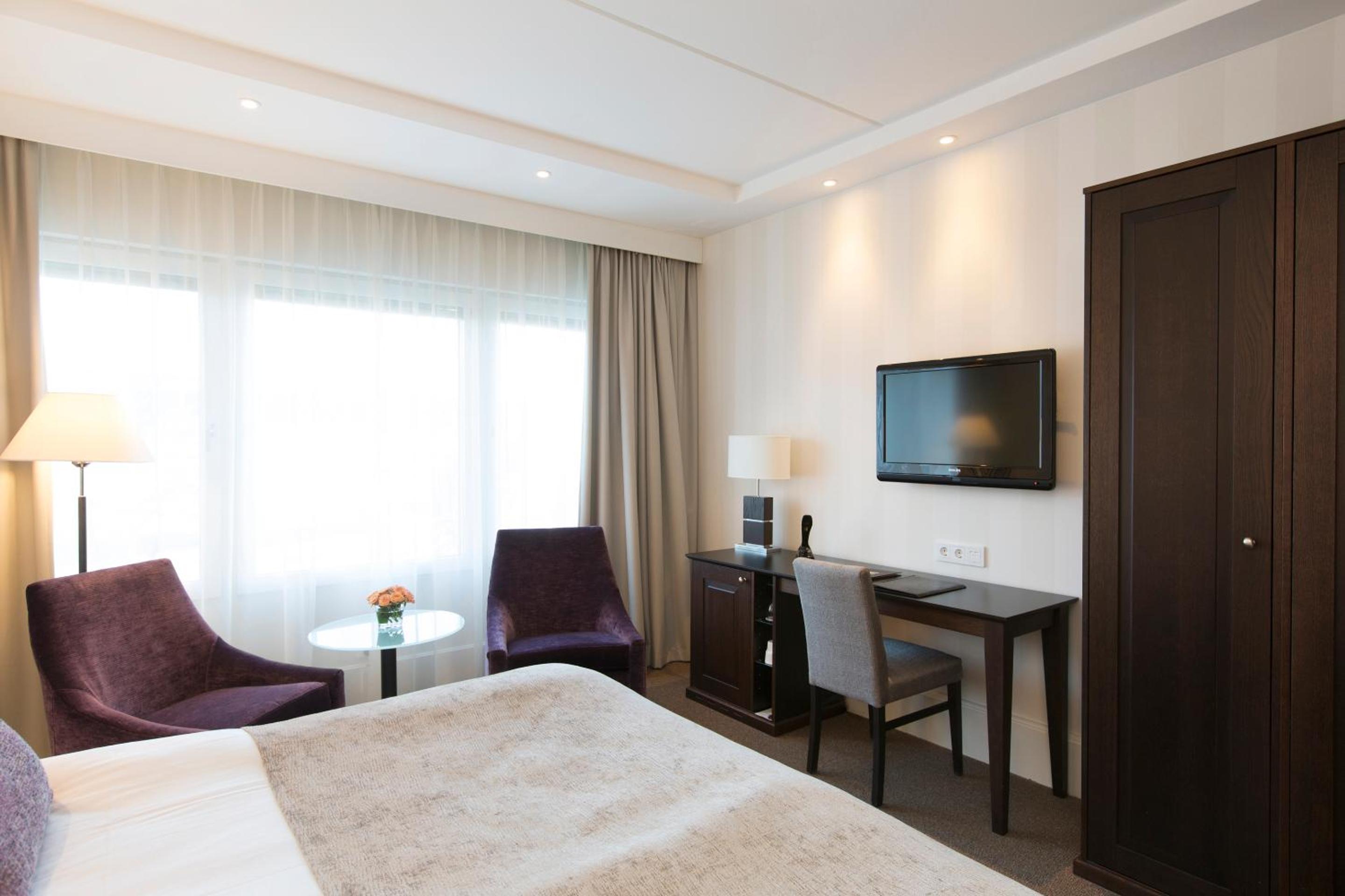 Deluxe Double Room with View - Photo 5