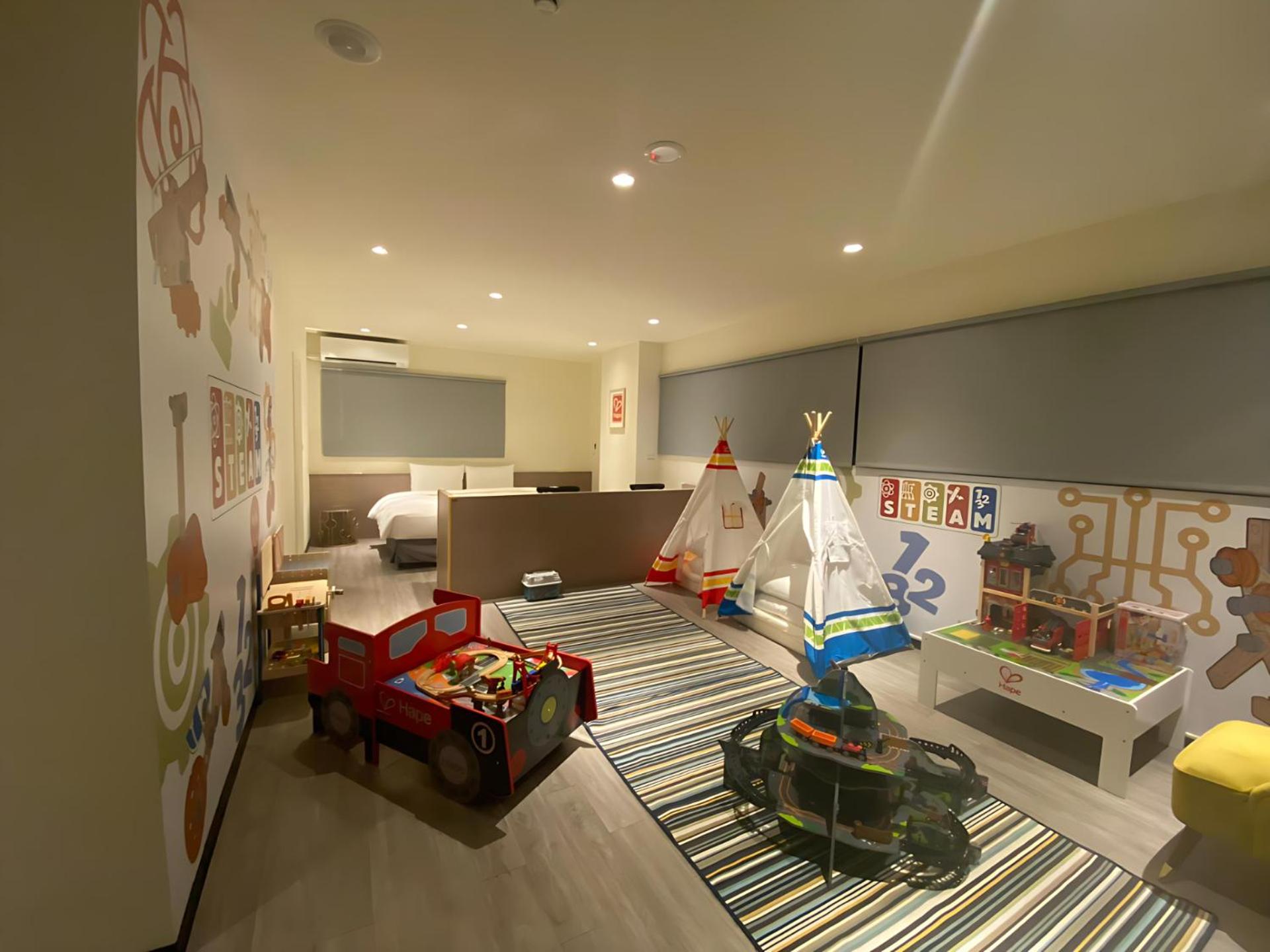 Family Room photo 2