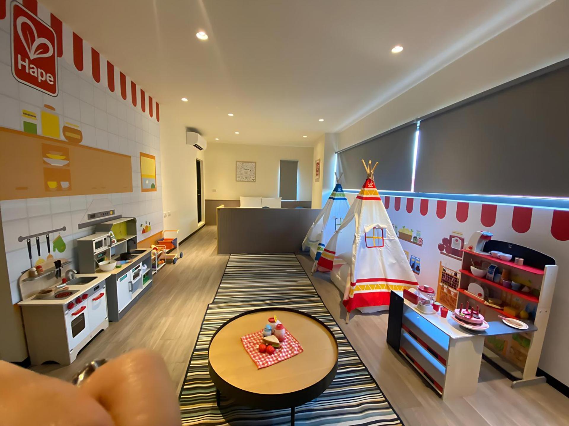 Family Room photo 3