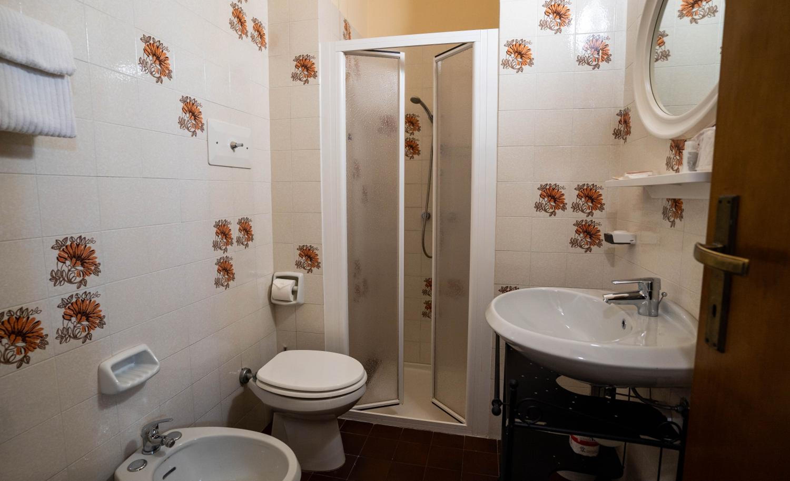 Economy Double or Twin Room photo 3