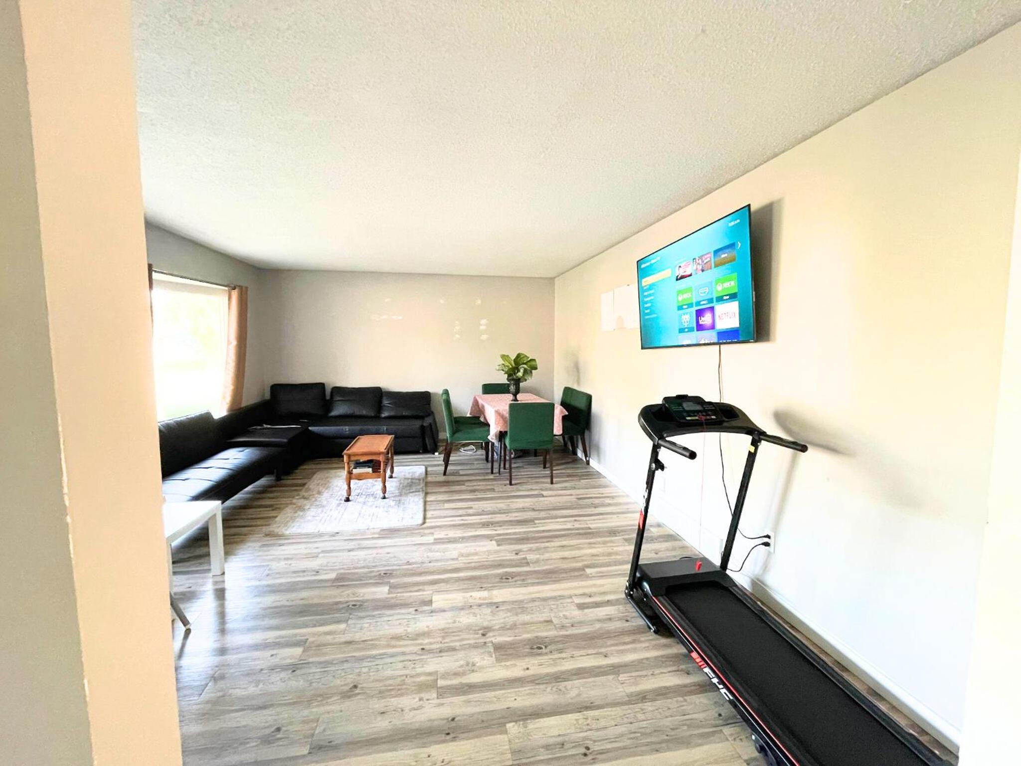 Deluxe Queen Suite