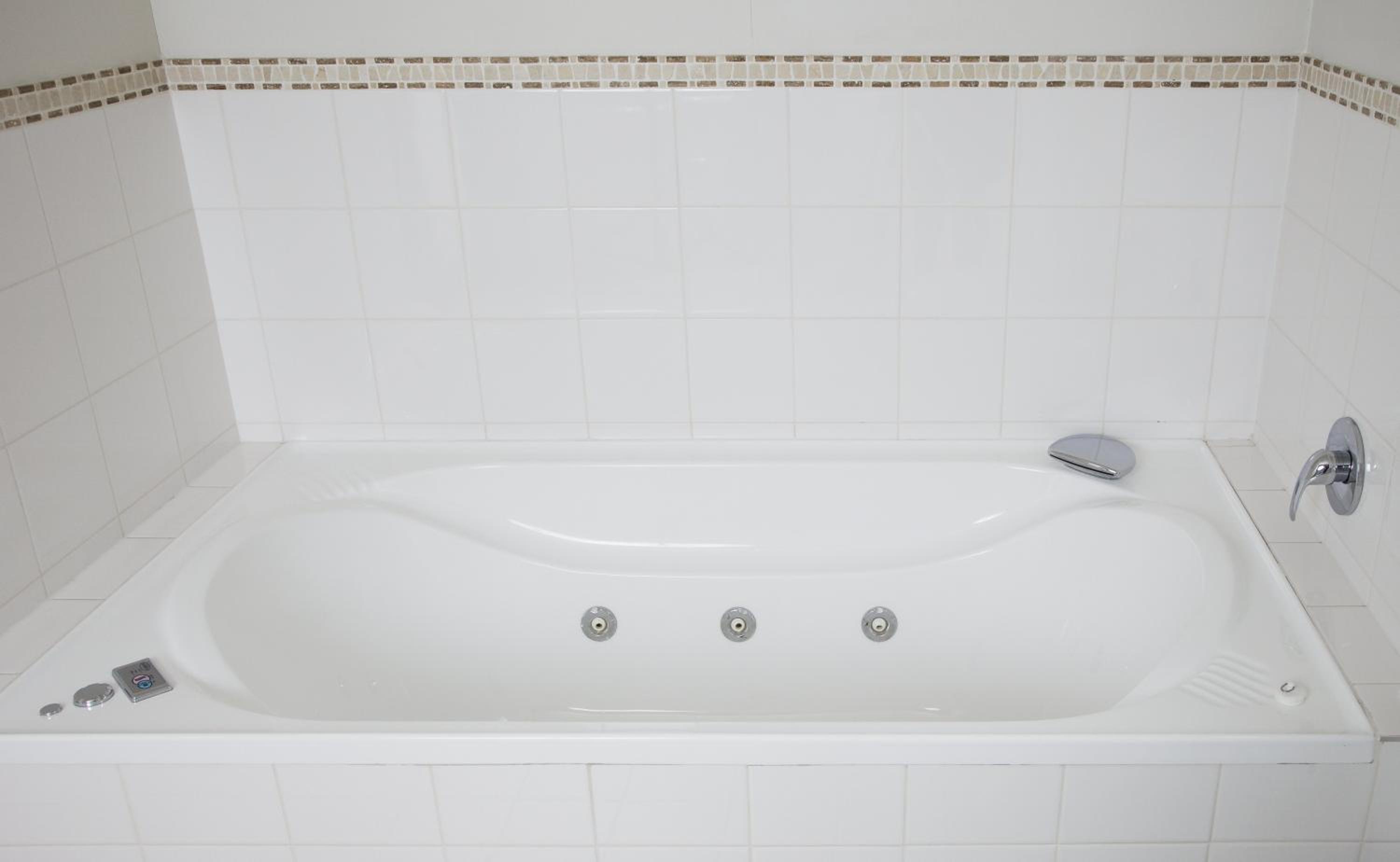Queen Studio with Spa Bath - Photo 8