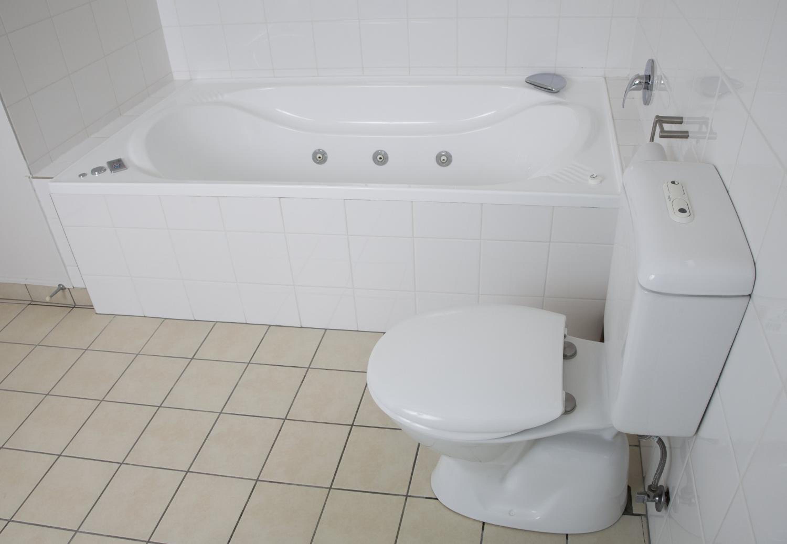 Queen Studio with Spa Bath - Photo 4