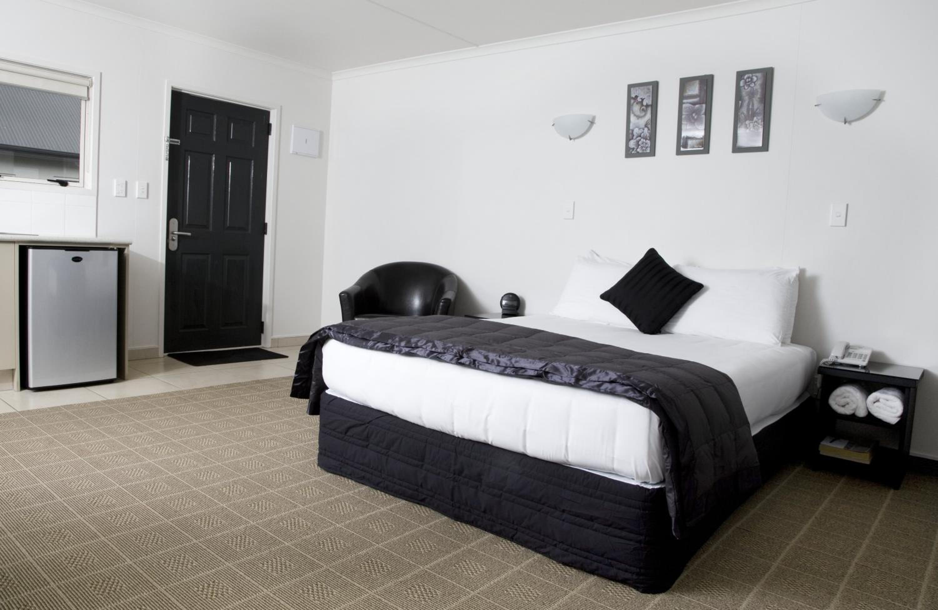 One-Bedroom Apartment - Photo 4