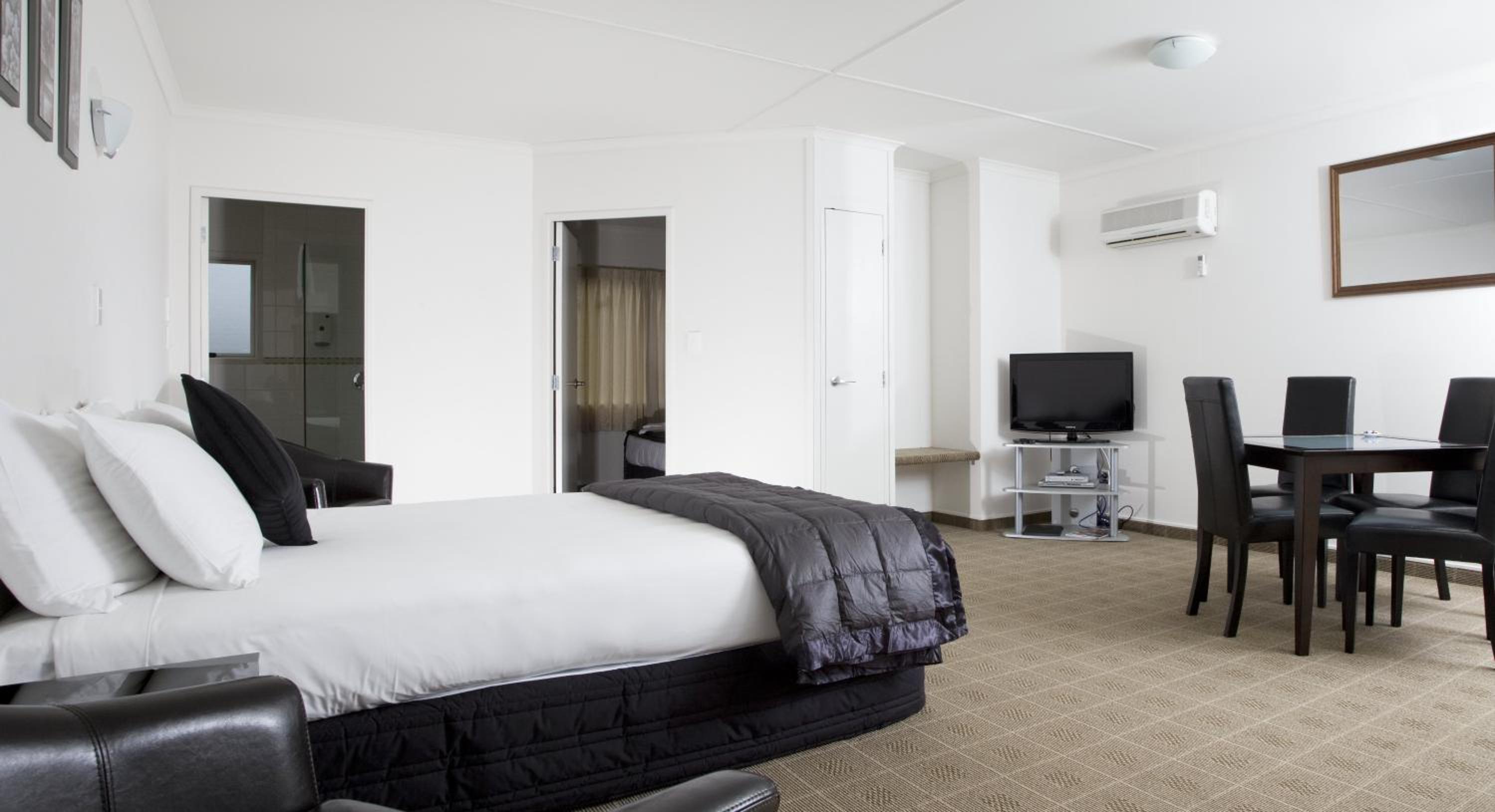 One-Bedroom Apartment - Photo 9
