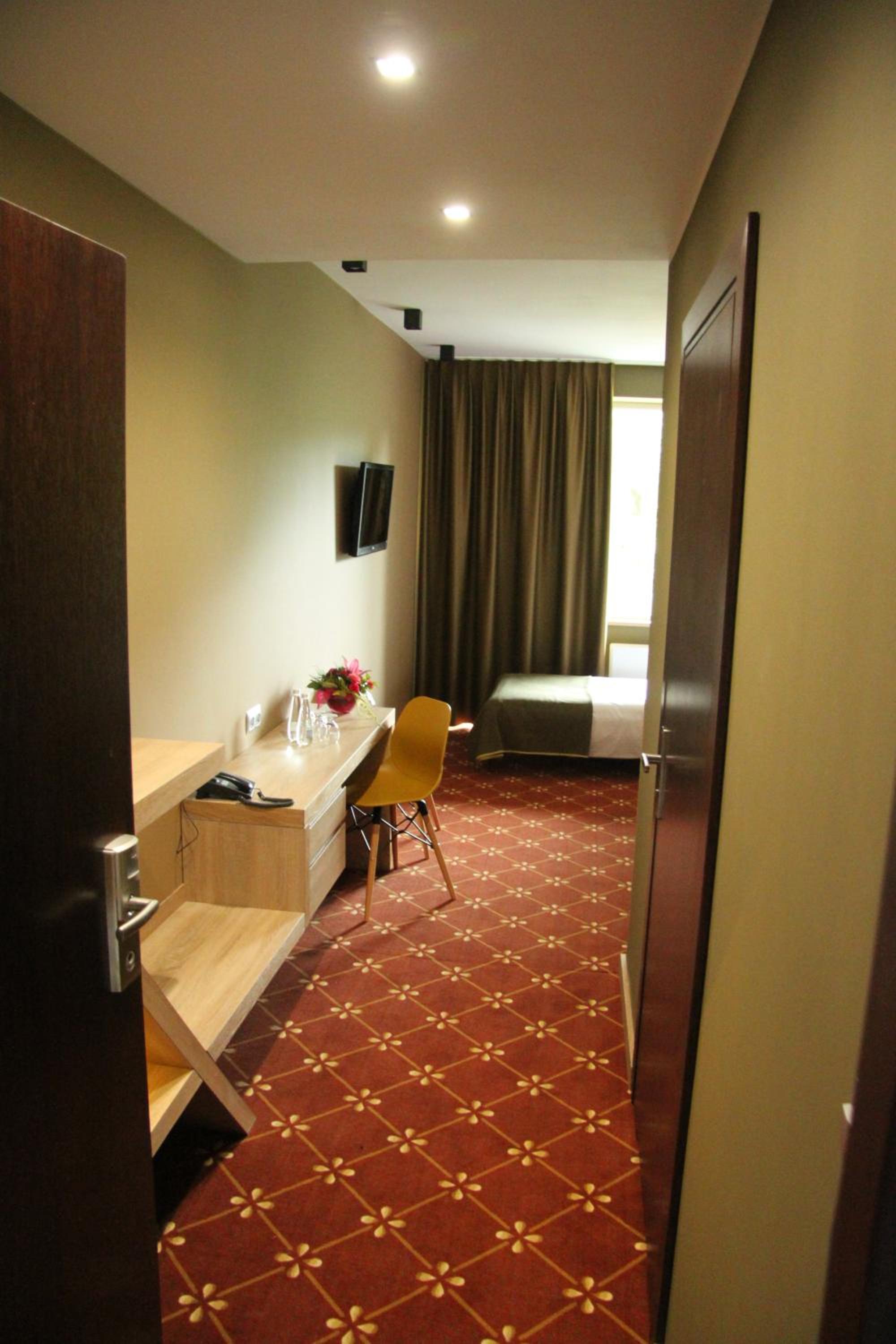 Deluxe Double or Twin Room with Balcony - Photo 13