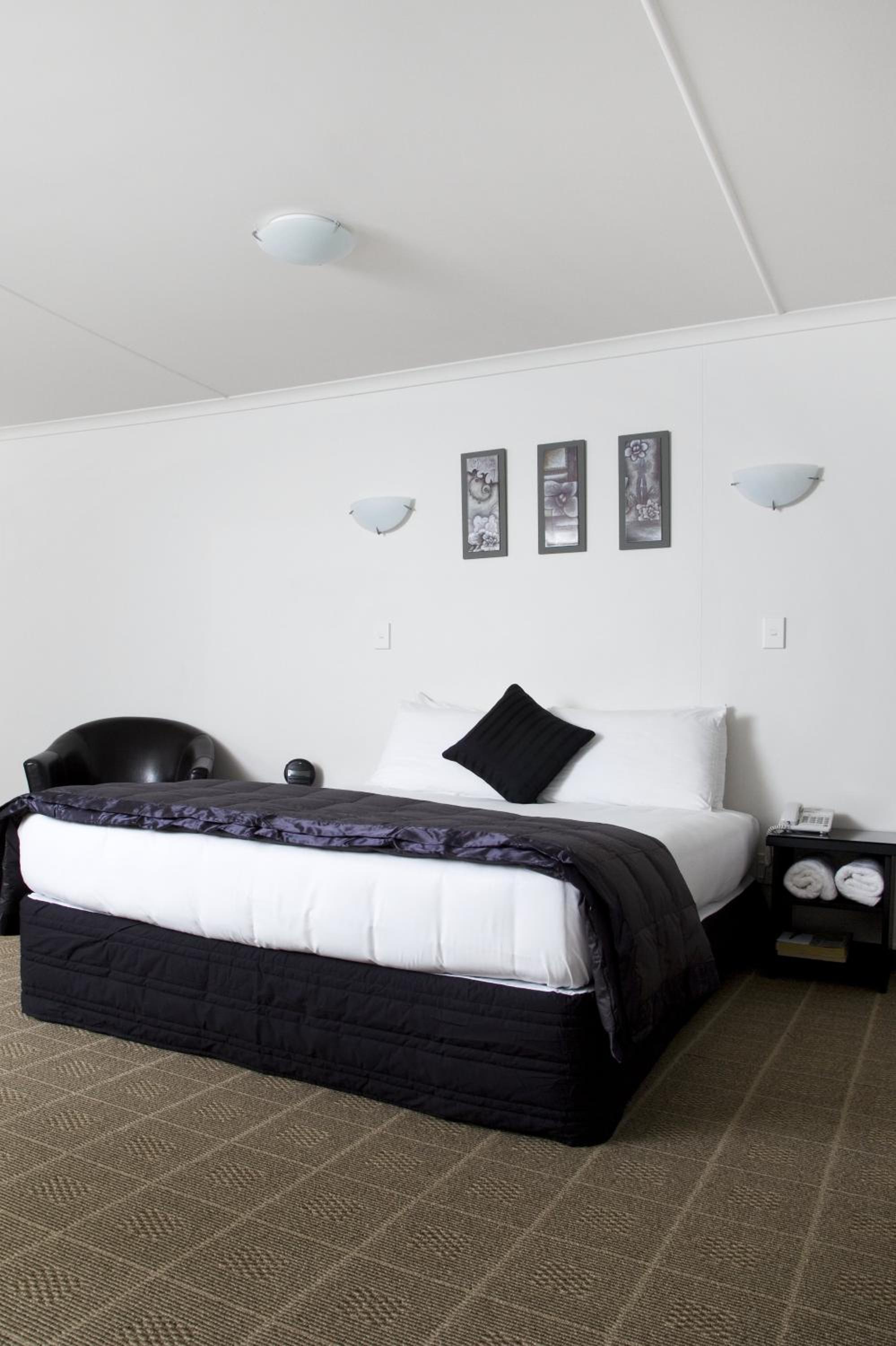 One-Bedroom Apartment with Spa Bath - Photo 8